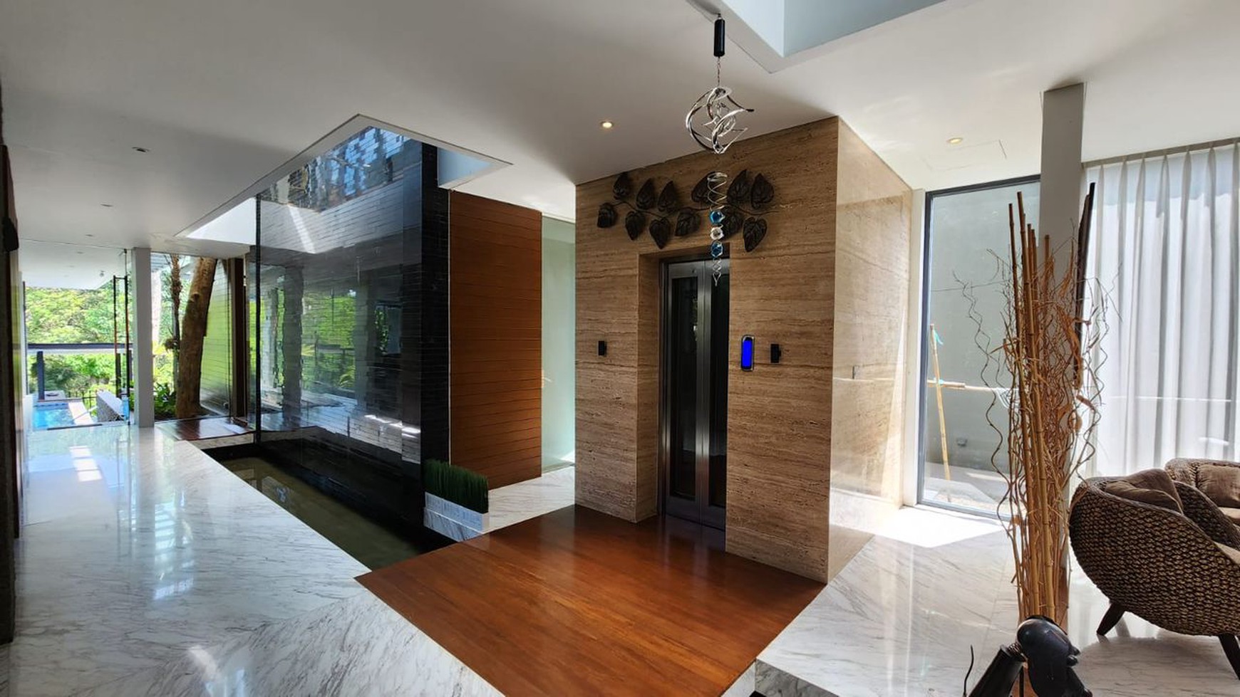Rumah Luxury Minimalis Modern Dengan Pemandangan Gunung di Sentul City