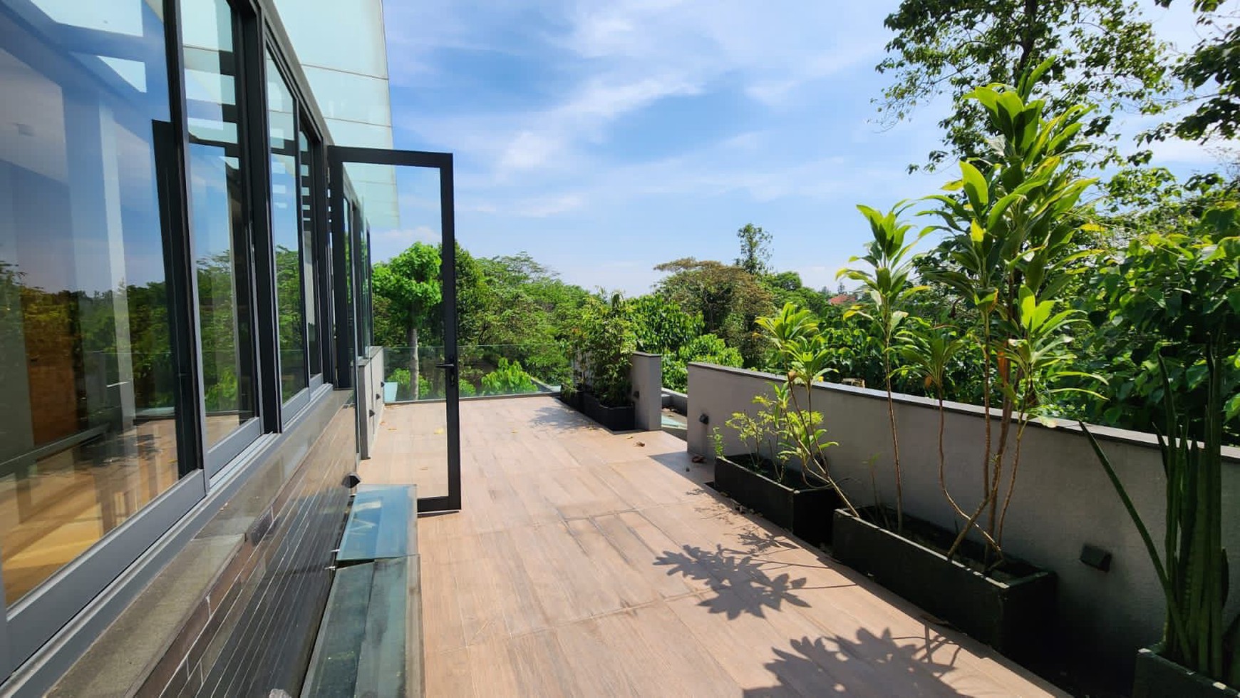 Rumah Luxury Minimalis Modern Dengan Pemandangan Gunung di Sentul City