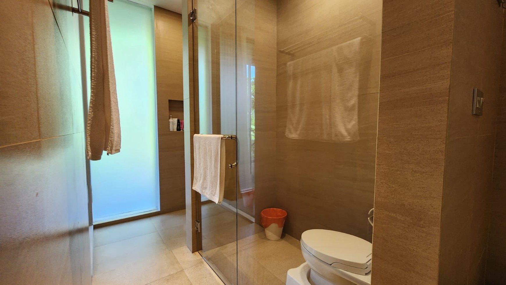Rumah Luxury Minimalis Modern Dengan Pemandangan Gunung di Sentul City