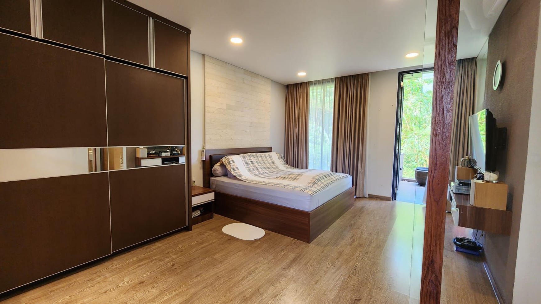 Rumah Luxury Minimalis Modern Dengan Pemandangan Gunung di Sentul City