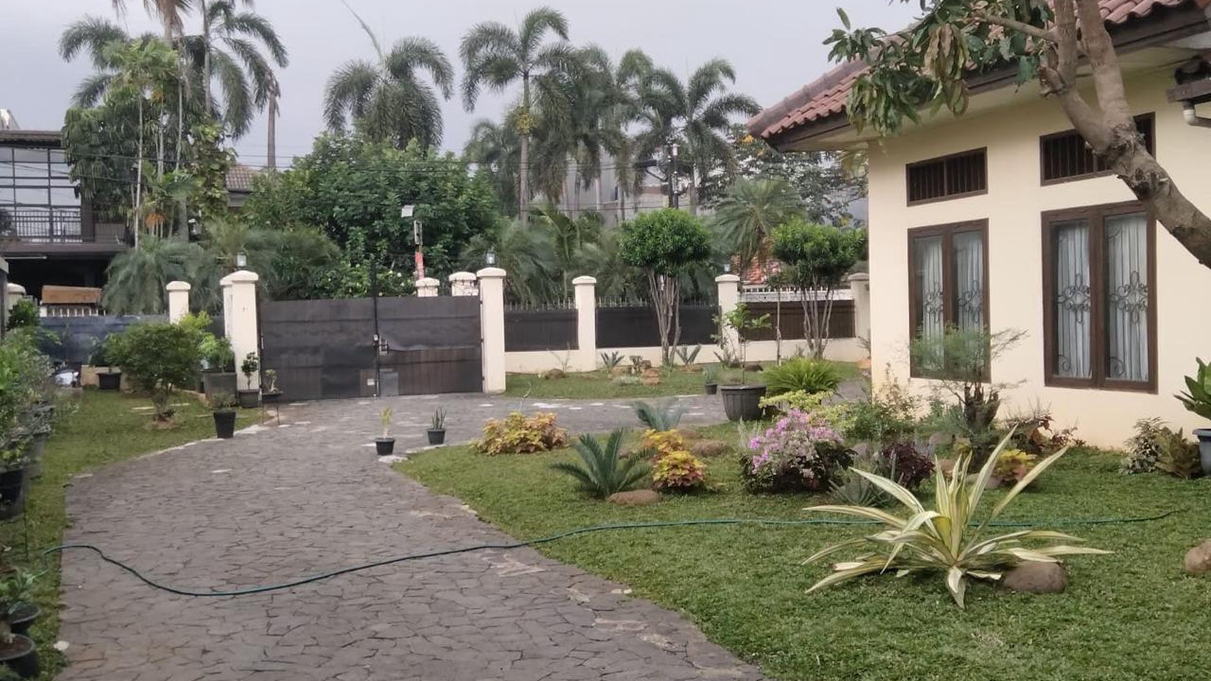 Rumah Jual Tanah Lokasi Strategis Nyaman dan Asri @Jakarta Selatan