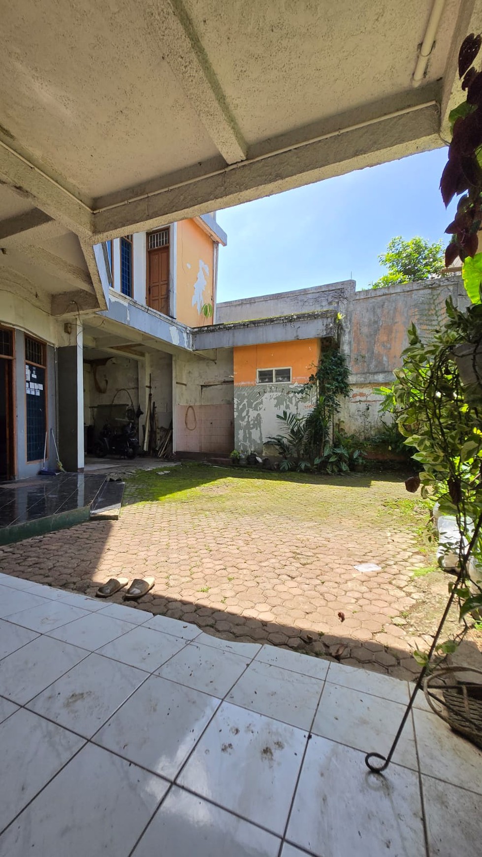 Rumah di Limo, Dekat ke Pintu Tol - Harga Nego