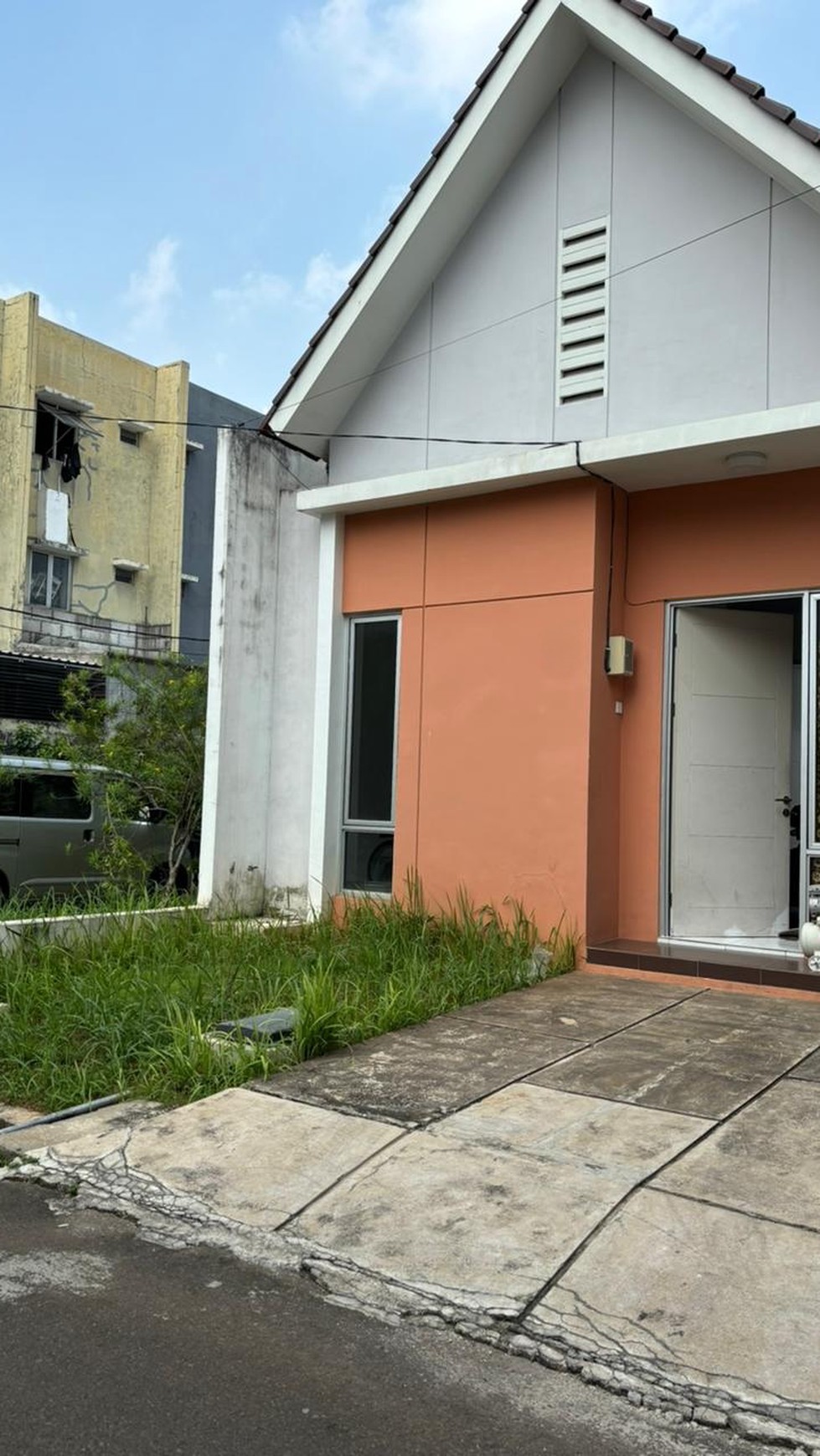 Flash Sale. Rumah minimalis cluster Catalina Navona Village, Gading Serpong