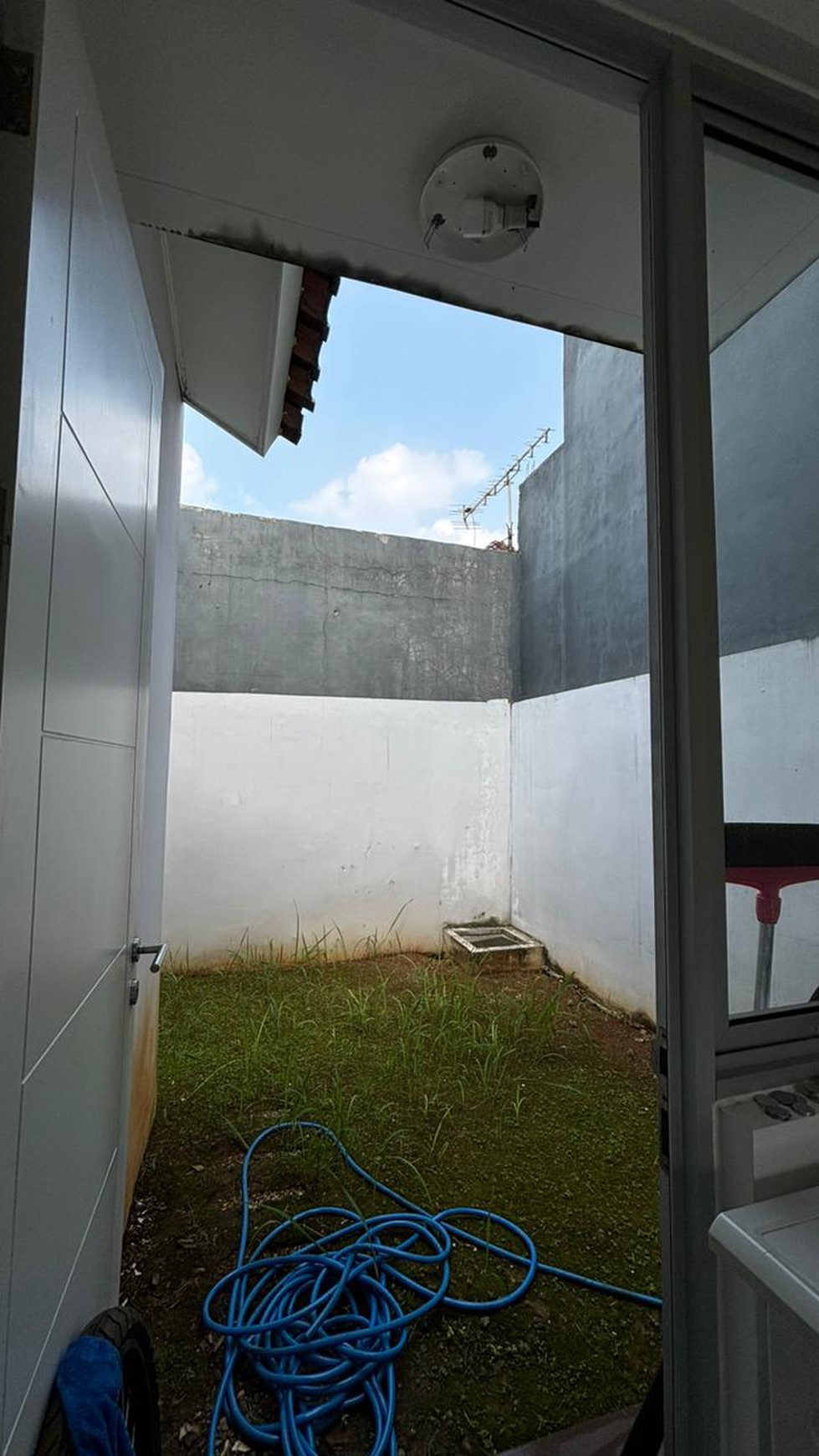 Flash Sale. Rumah minimalis cluster Catalina Navona Village, Gading Serpong