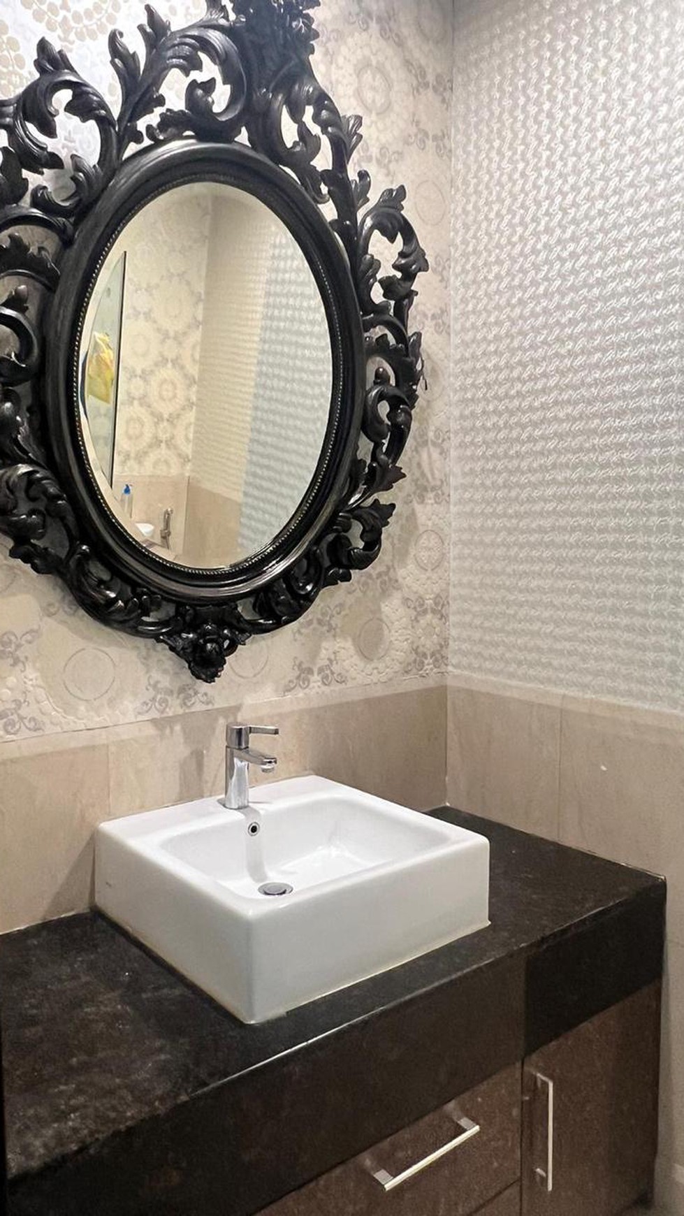 DIJUAL APARTEMEN PAKUBUWONO TOWER REDWOOD JAKARTA SELATAN