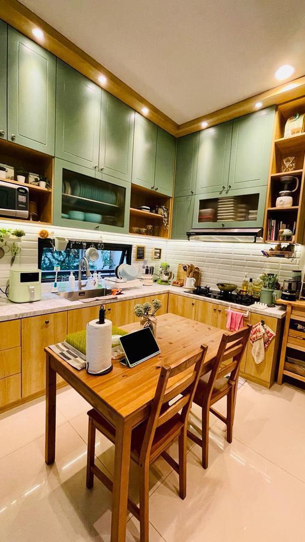 Rumah keamanan,luas tanah 180/luas bangun 260 Di Cluster Caelus Green Wich Park BSD Tangerang Selatan