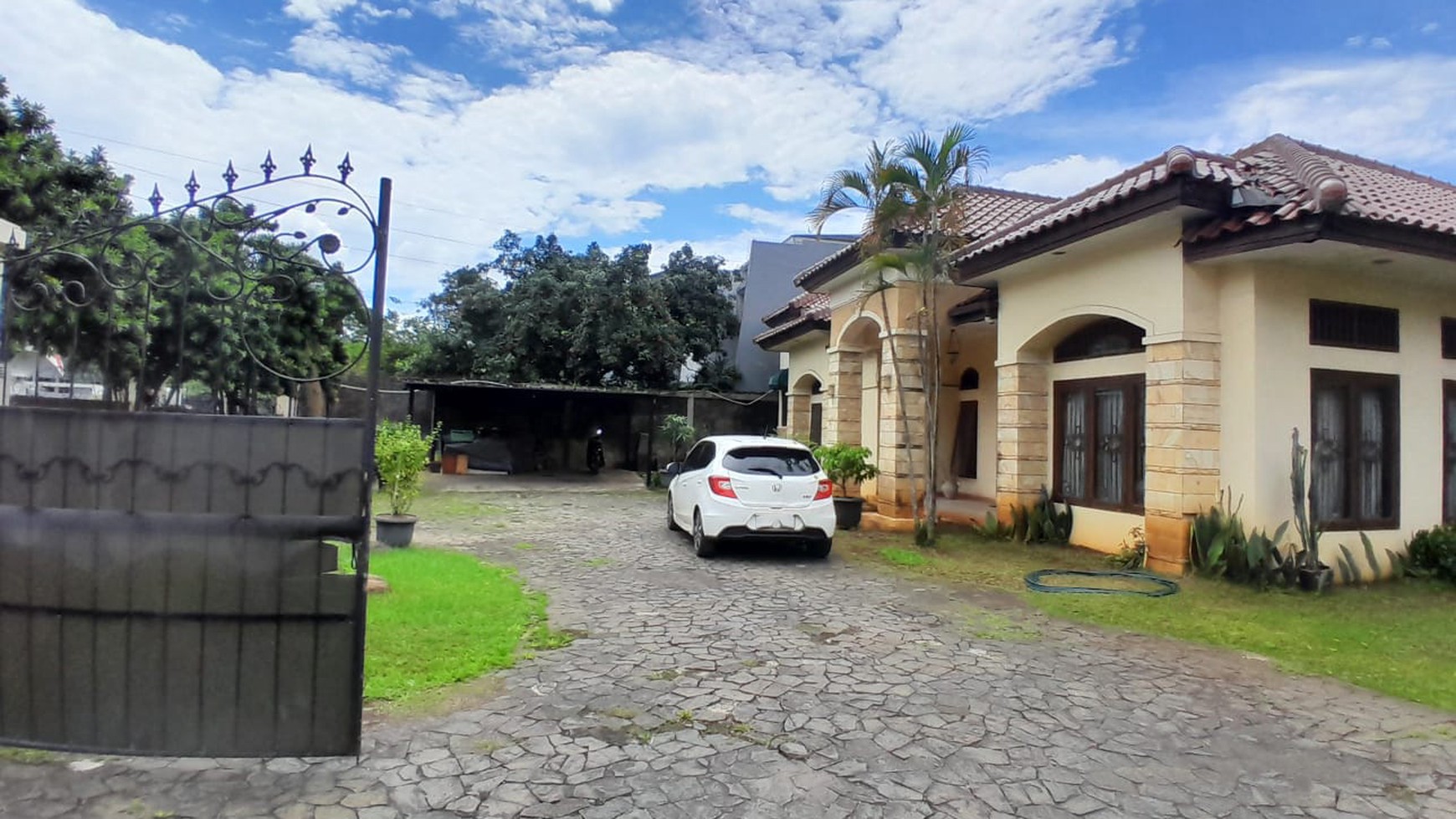 Rumah Jual Tanah Lokasi Strategis Nyaman dan Asri @Jakarta Selatan
