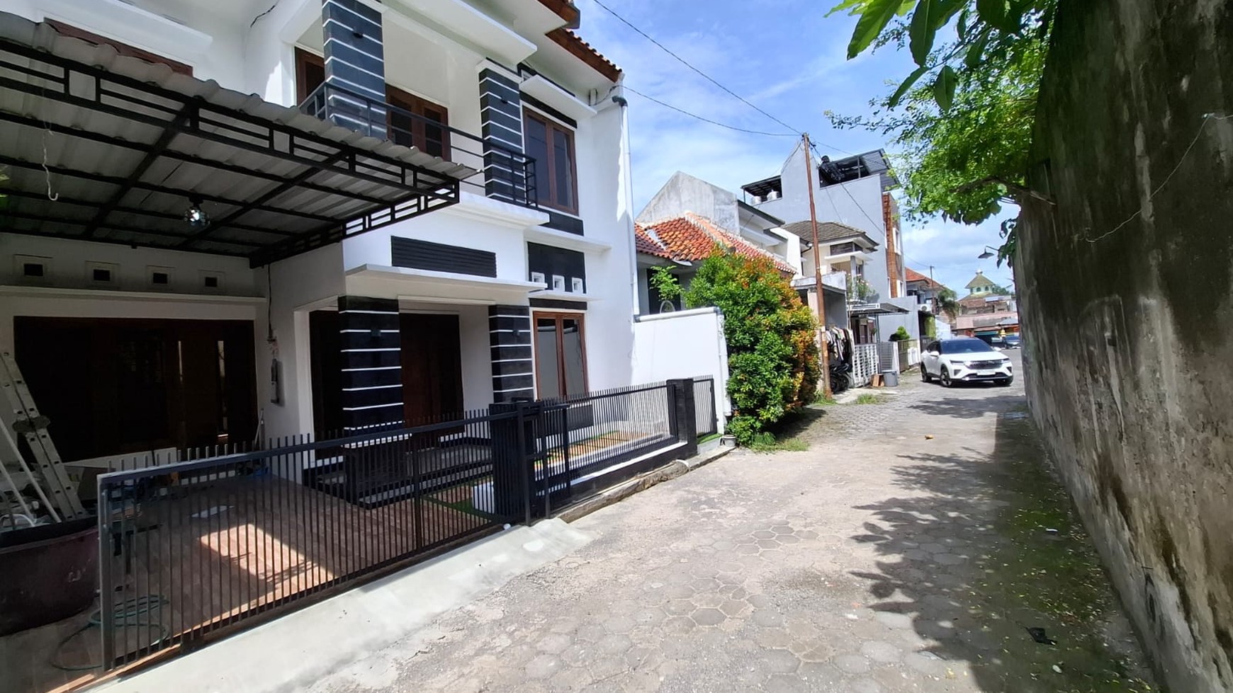Jual Rumah 2 lantai dekat kampus UGM dalam perumahan di jl monjali Ngaglik Sleman Yogyakarta
