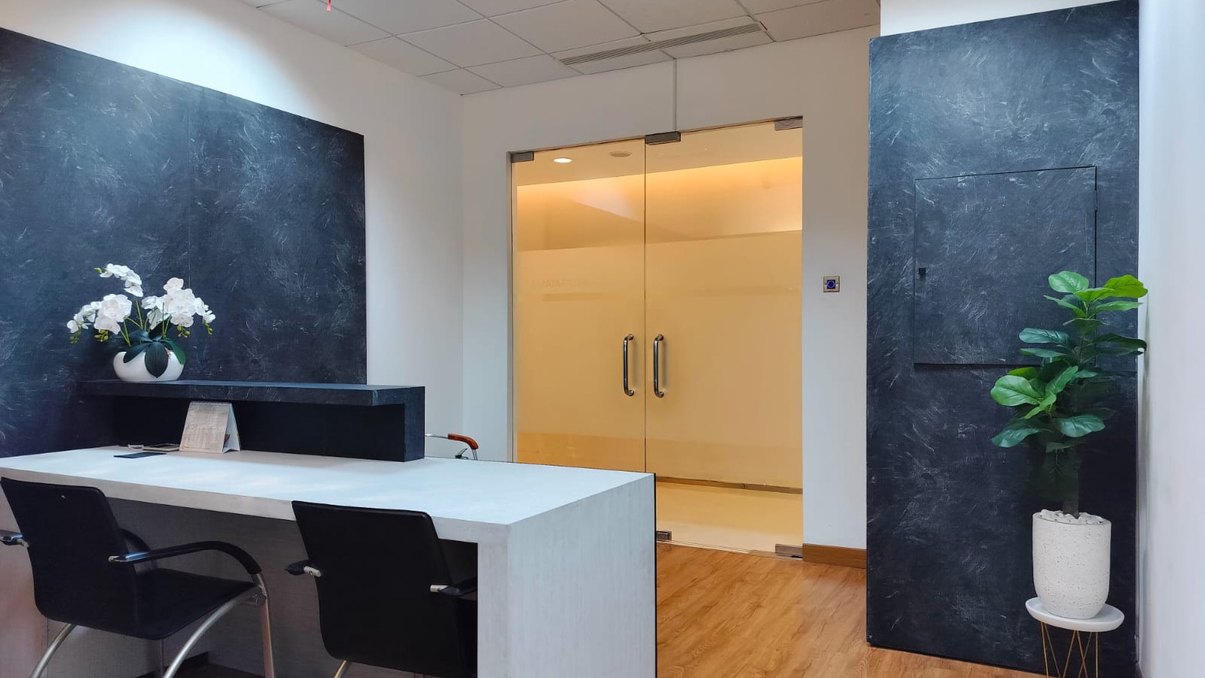 Office Lippo Thamrin, 362 m2, furnished, hanya 5 menit menuju Bundaran HI, Harga Murah dibawah pasar!