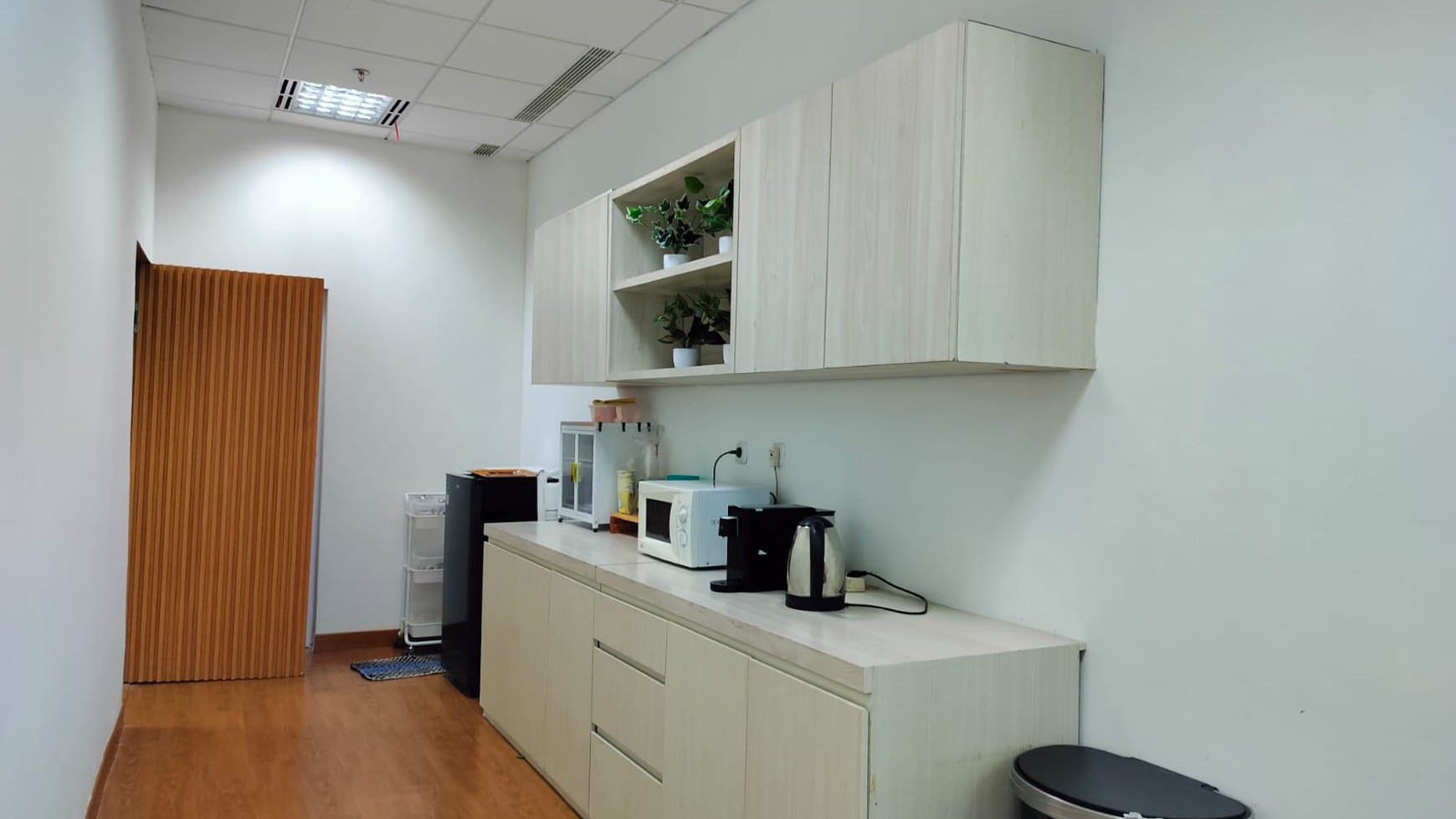Office Lippo Thamrin, 362 m2, furnished, hanya 5 menit menuju Bundaran HI, Harga Murah dibawah pasar!