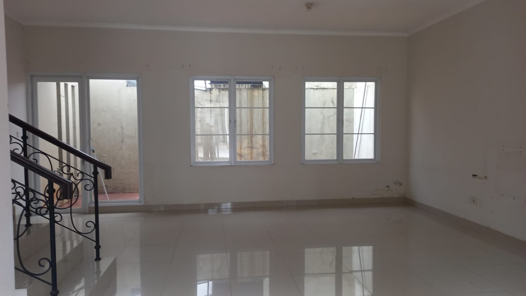 Dijual Rumah Siap Huni Di Cluster Trimezia Yang Lokasi Sangat Strategis , Gading Serpong