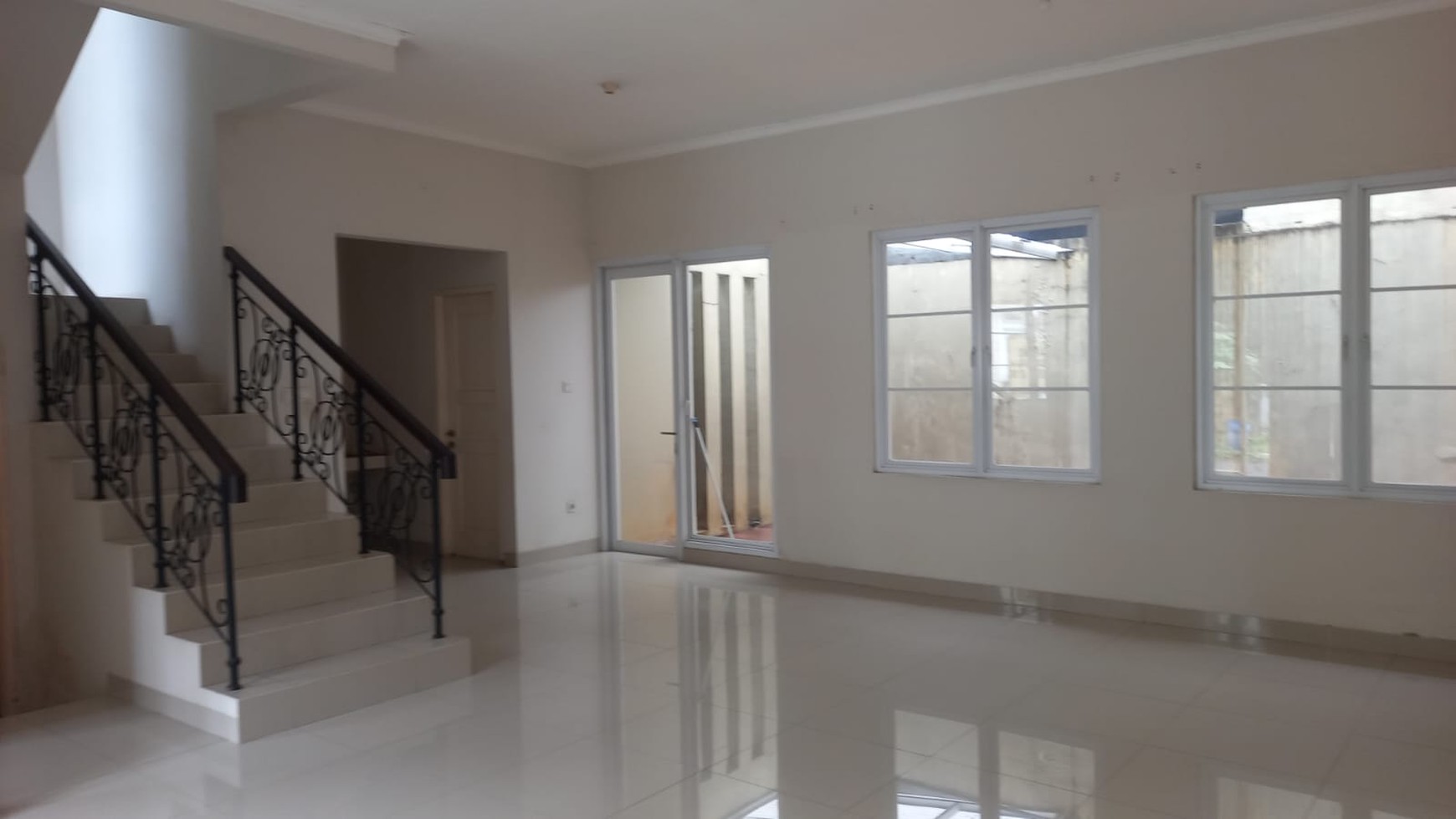 Dijual Rumah Siap Huni Di Cluster Trimezia Yang Lokasi Sangat Strategis , Gading Serpong