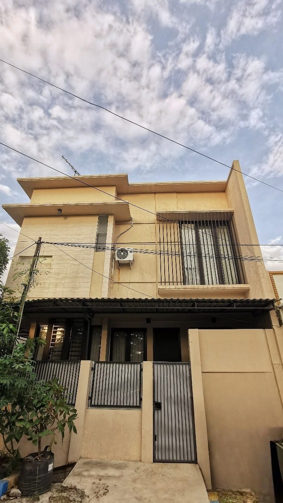 Dijual Rumah 2 Lantai Dekat Jalan MERR Rungkut, Surabaya