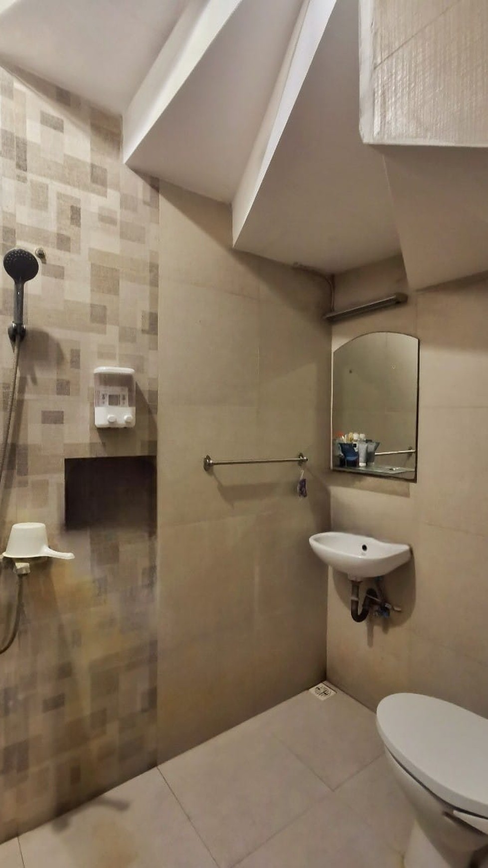 Dijual Rumah 2 Lantai Dekat Jalan MERR Rungkut, Surabaya