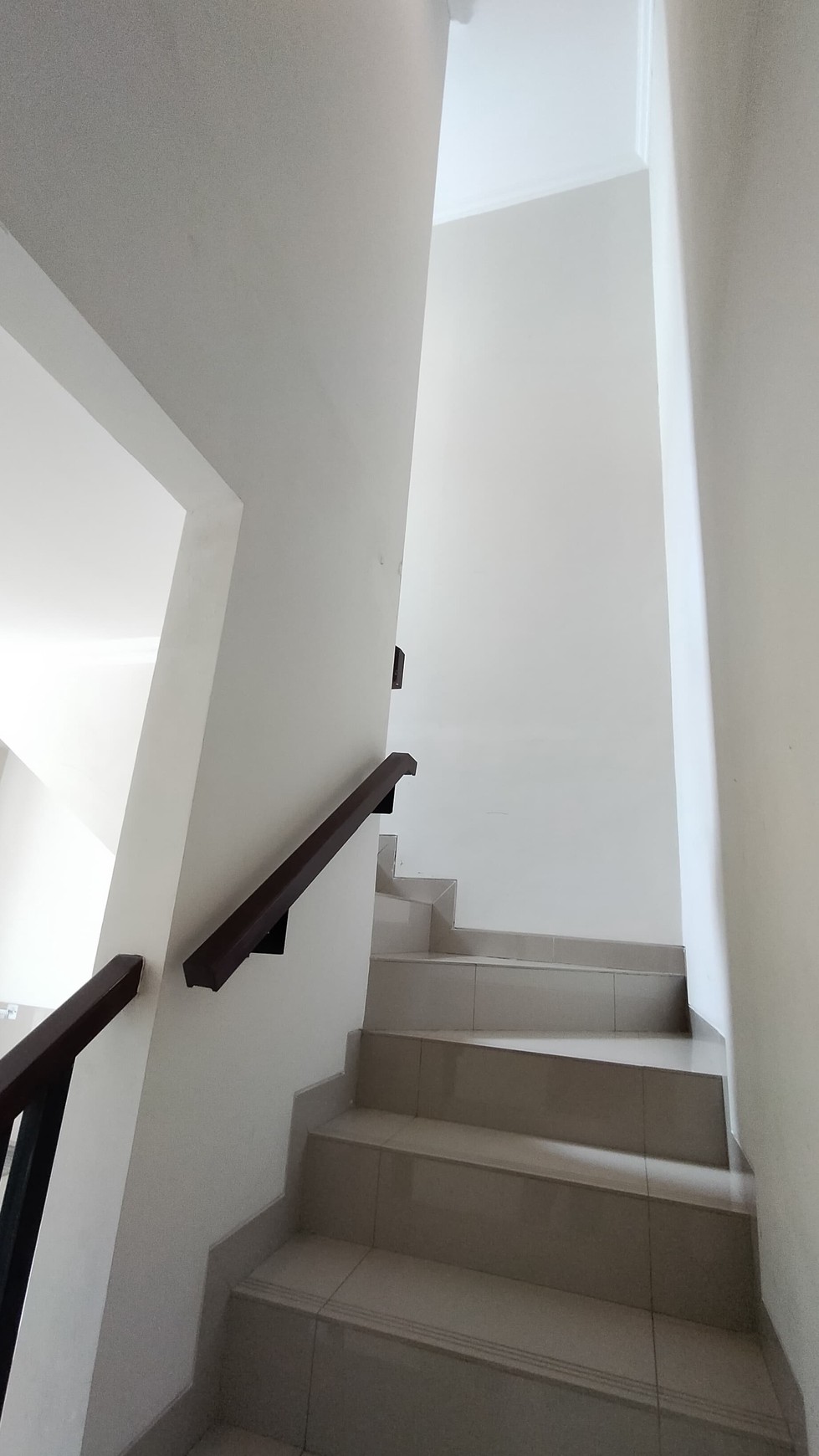 Rumah sewa Allegria Park dekat Santa Ursula BSD dan Pasar Modern 