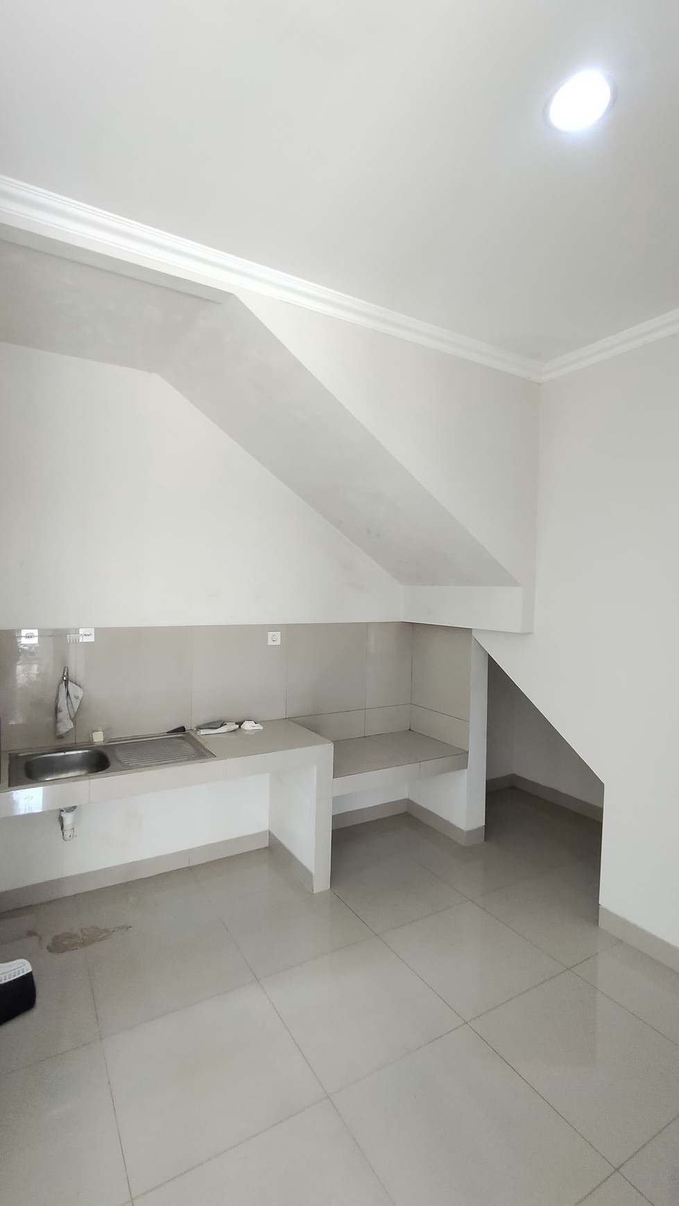 Rumah sewa Allegria Park dekat Santa Ursula BSD dan Pasar Modern 