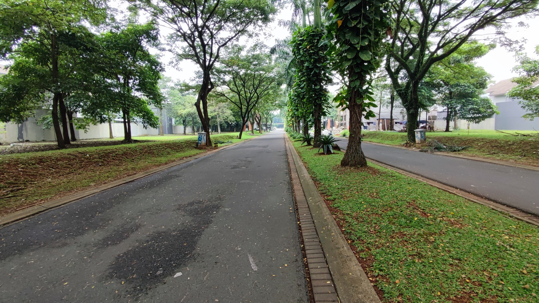 Termurah. Kavling depan jalan utama di Serpong Lagoon, Serpong
