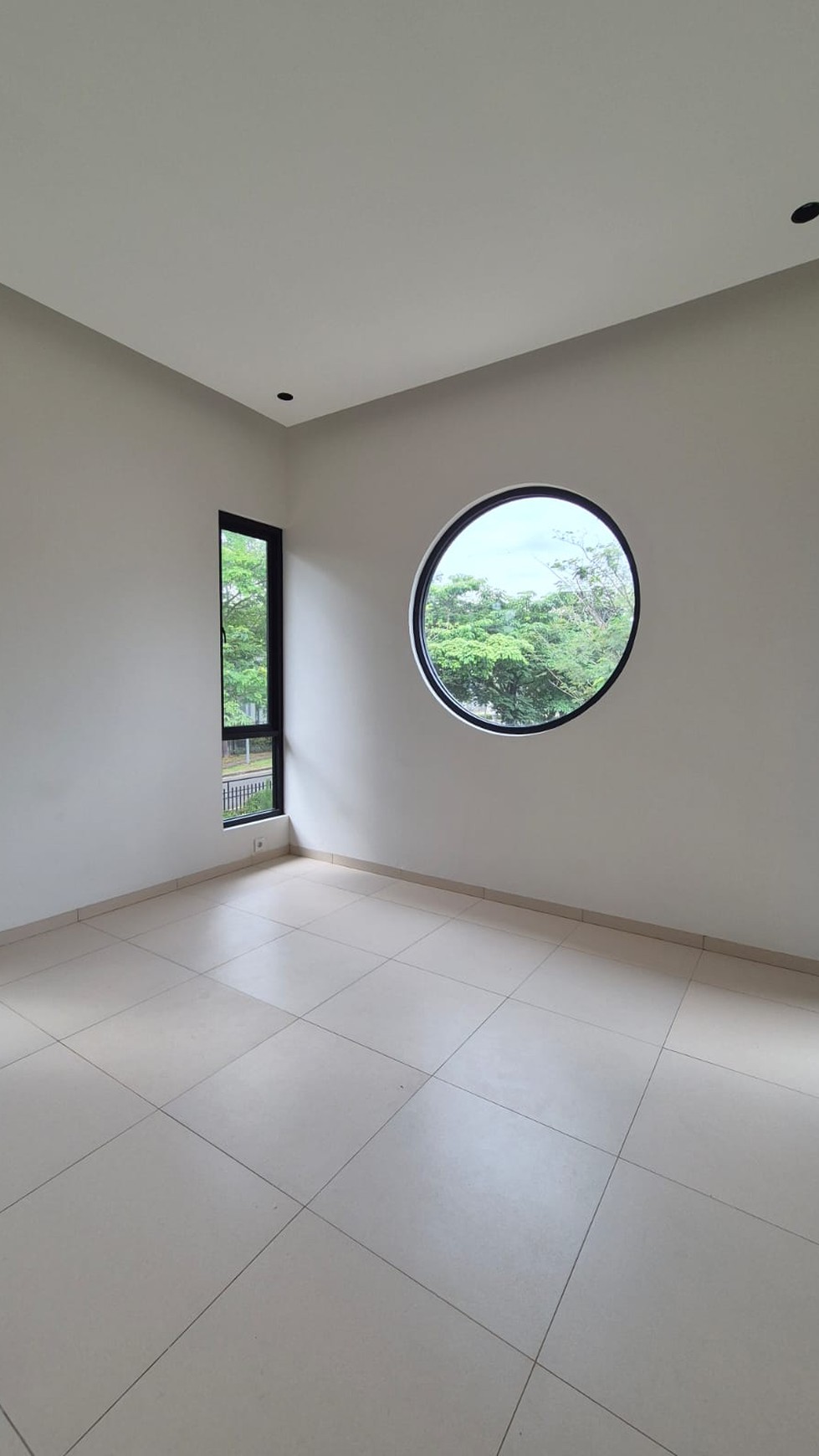 Rumah Baru Tropical Design Vanya Park BSD city Posisi hoek