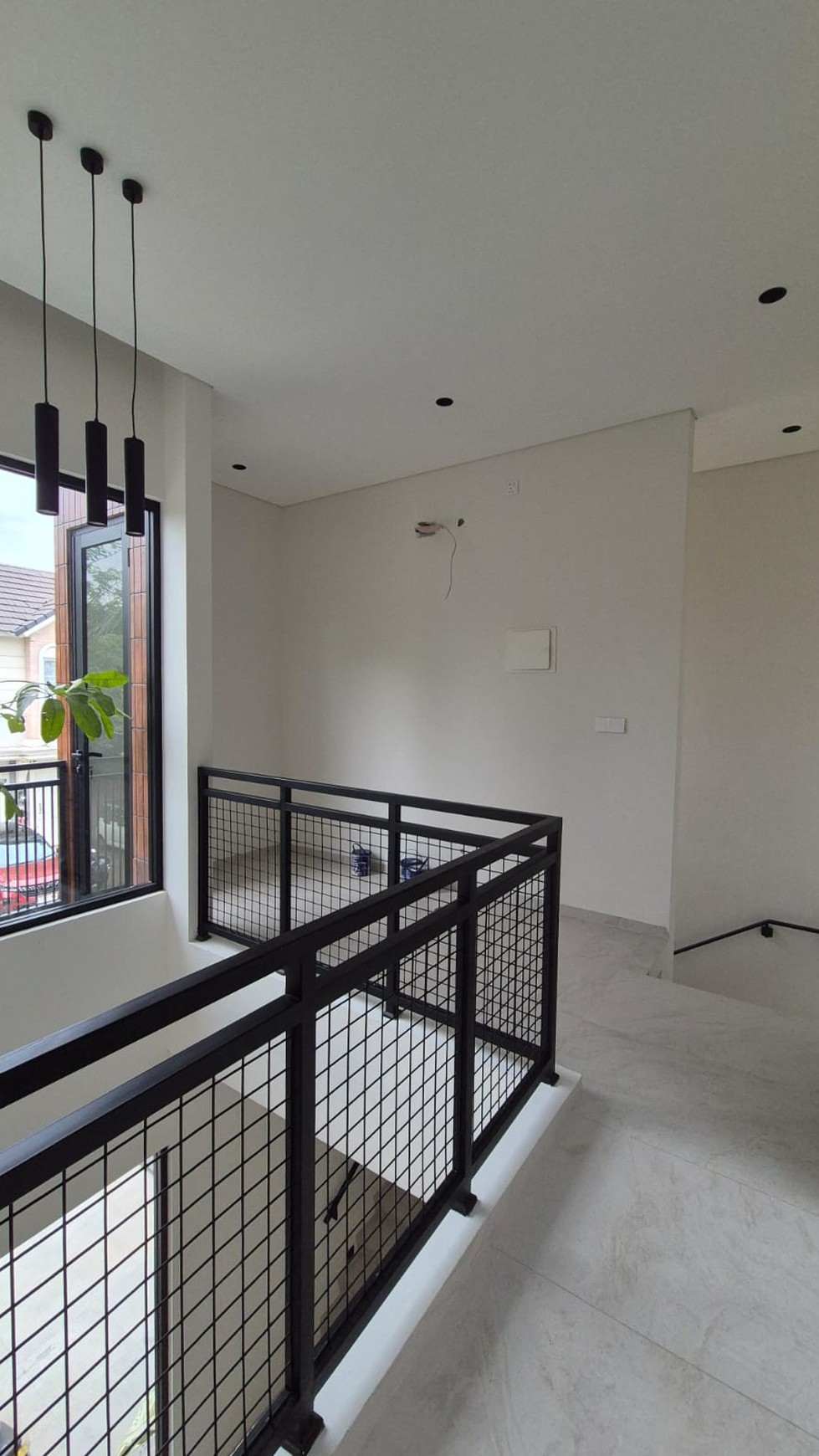 Rumah Baru Tropical Design Vanya Park BSD city Posisi hoek