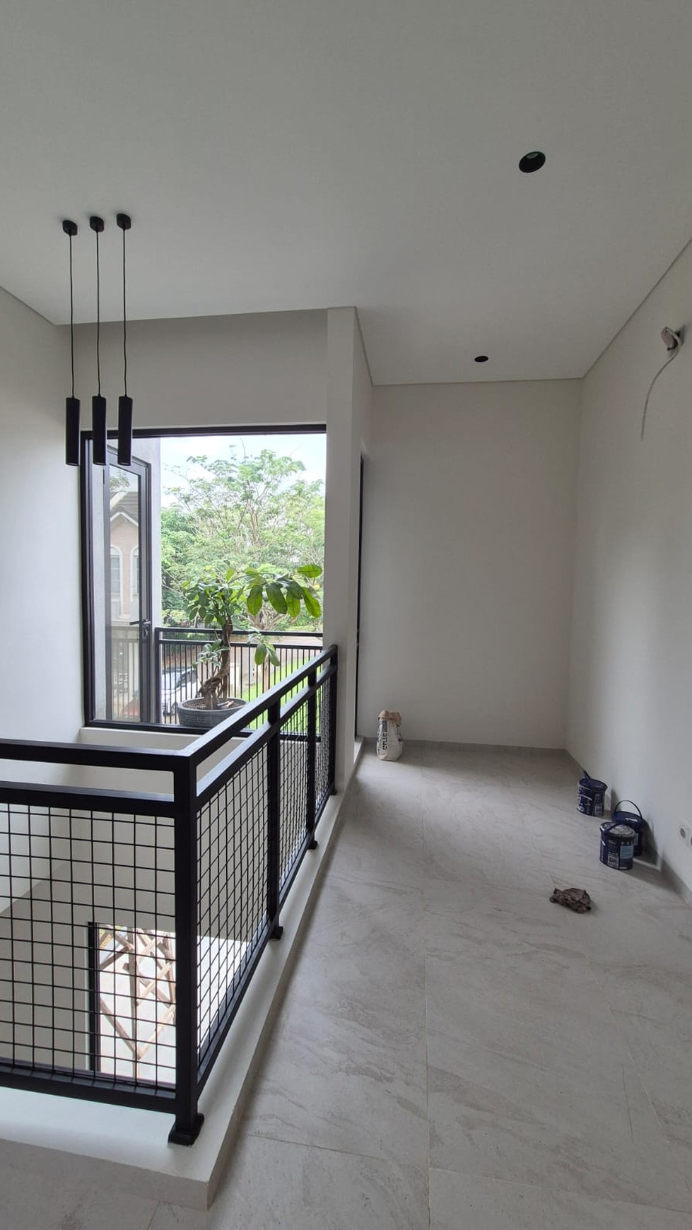 Rumah Baru Tropical Design Vanya Park BSD city Posisi hoek