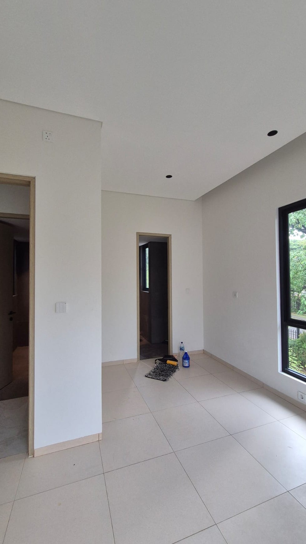 Rumah Baru Tropical Design Vanya Park BSD city Posisi hoek