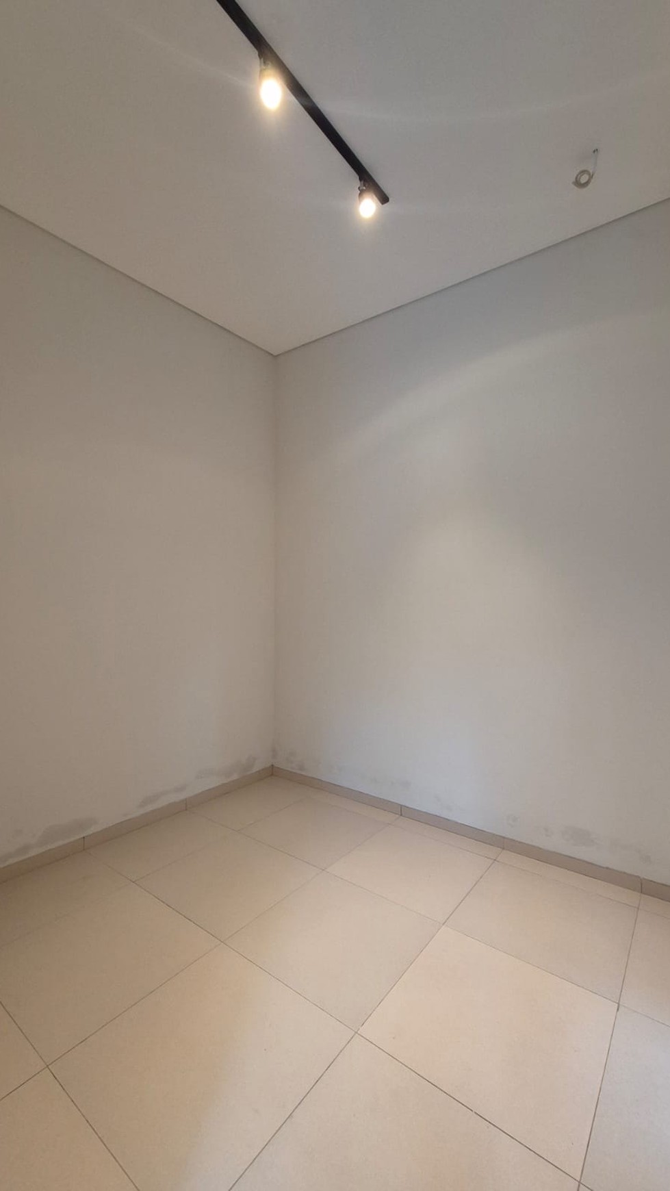 Rumah Baru Tropical Design Vanya Park BSD city Posisi hoek