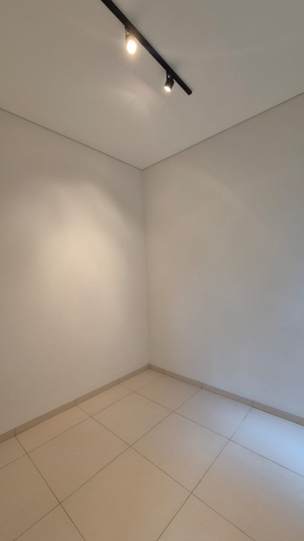 Rumah Baru Tropical Design Vanya Park BSD city Posisi hoek