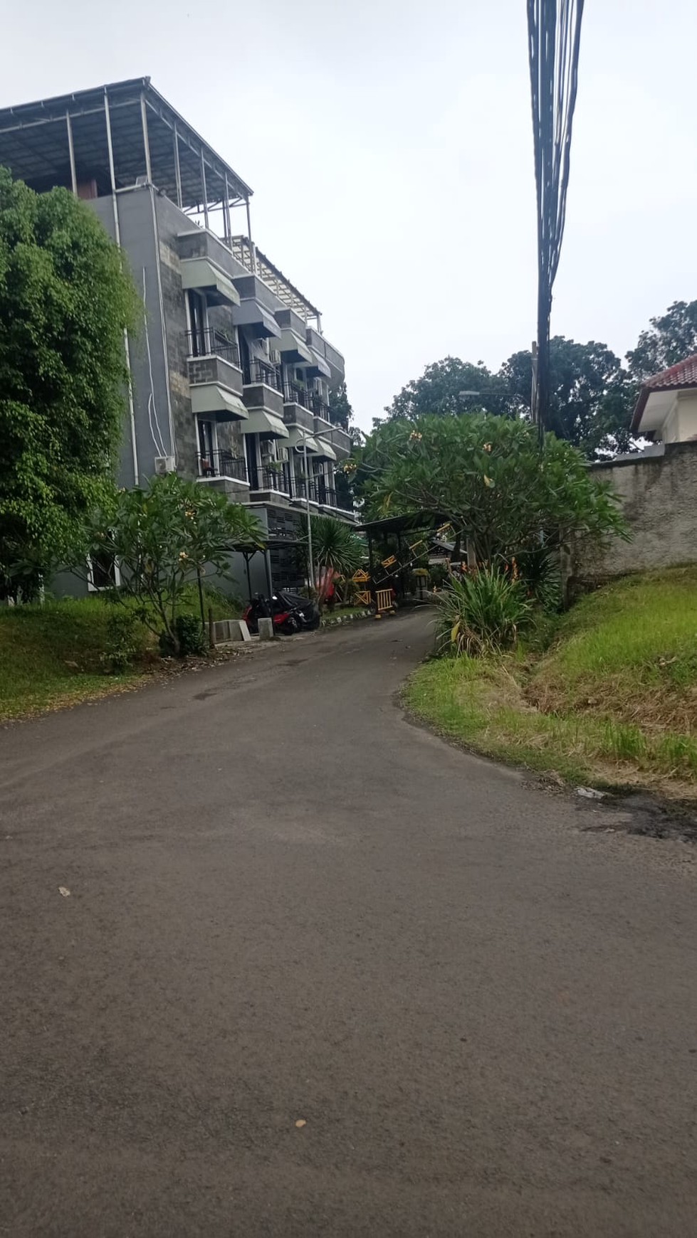 Kavling Hoek dekat security post Griya Loka SD city 