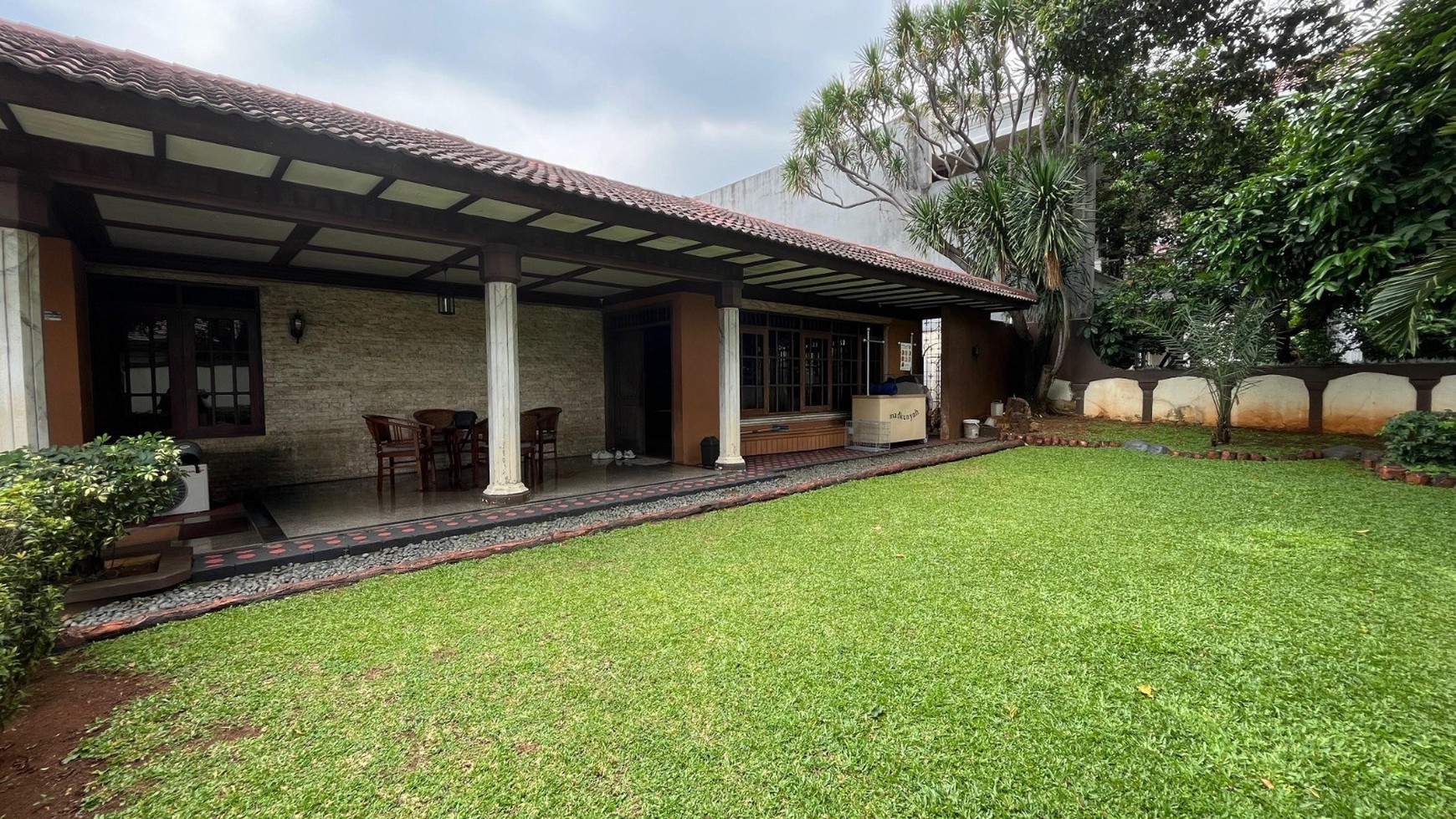 Rumah Megah Luas 1325 m2 di Otista, Selangkah ke Bandara Halim