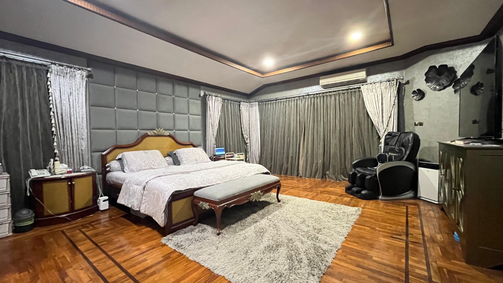 Rumah Megah Luas 1325 m2 di Otista, Selangkah ke Bandara Halim
