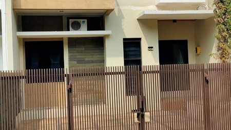 Rumah Asri Terawat 2 Lantai di Komplek Pondok Hijau