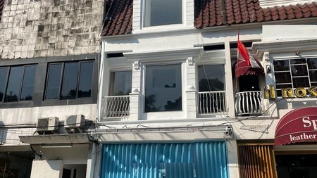 Ruko atau Office, Lokasi strategis di Kebayoran Lama