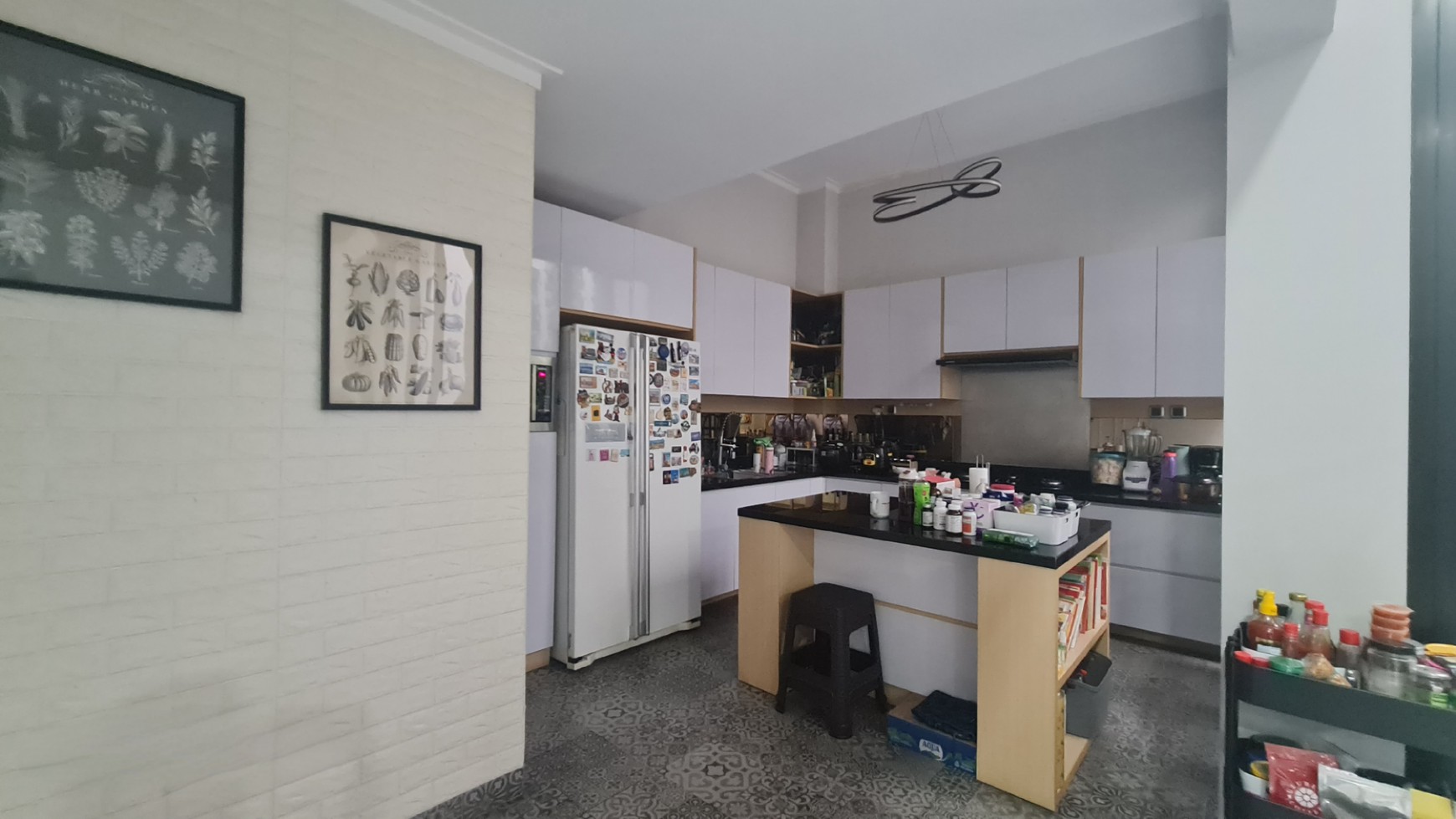 Rumah Cantik siap huni area BIntaro Menteng Tangerang Selatan.
