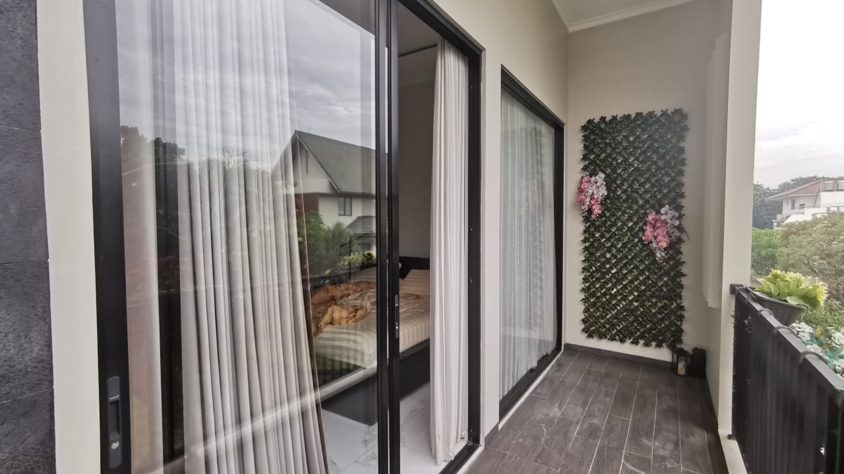 Rumah Cantik siap huni area BIntaro Menteng Tangerang Selatan.