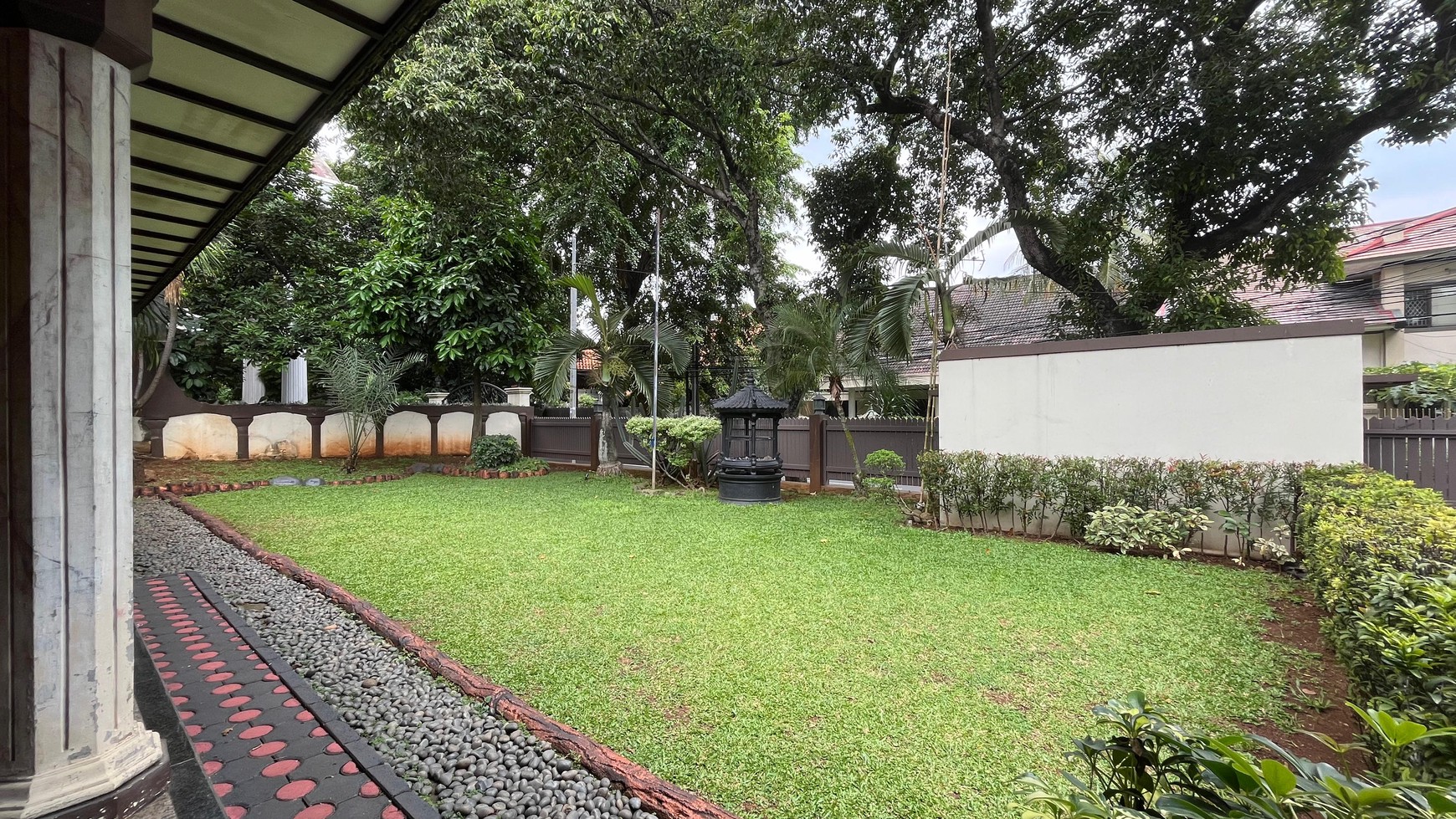 Rumah Megah Super Nyaman Luas 1325m2 di Otista Dekat ke Bandara Halim