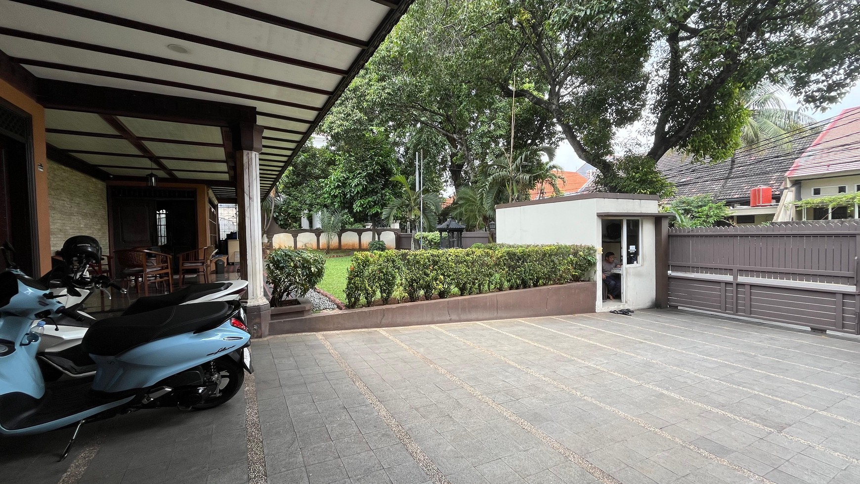 Rumah Megah Super Nyaman Luas 1325m2 di Otista Dekat ke Bandara Halim