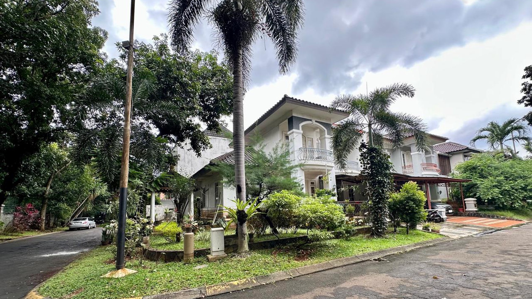 Rumah Siap Huni dengan Hunian Nyaman dan Asri di Bintaro.