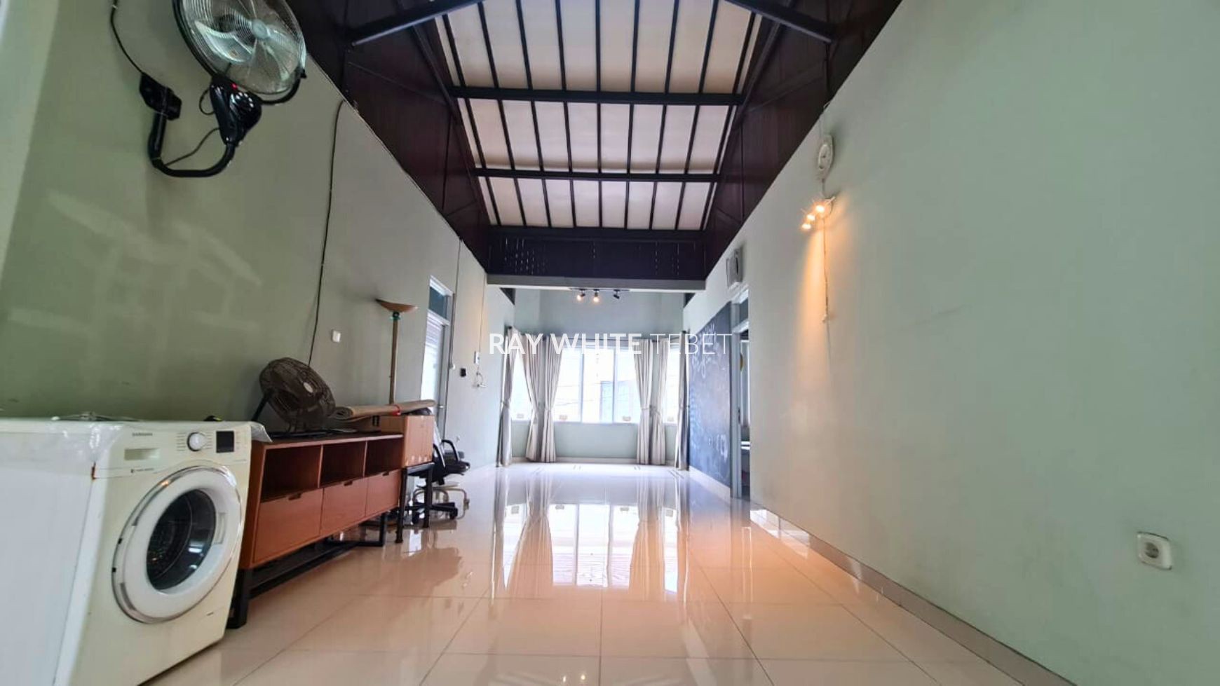 Rumah 2 Lantai SHM Siap Huni di Tebet, Jakarta Selatan