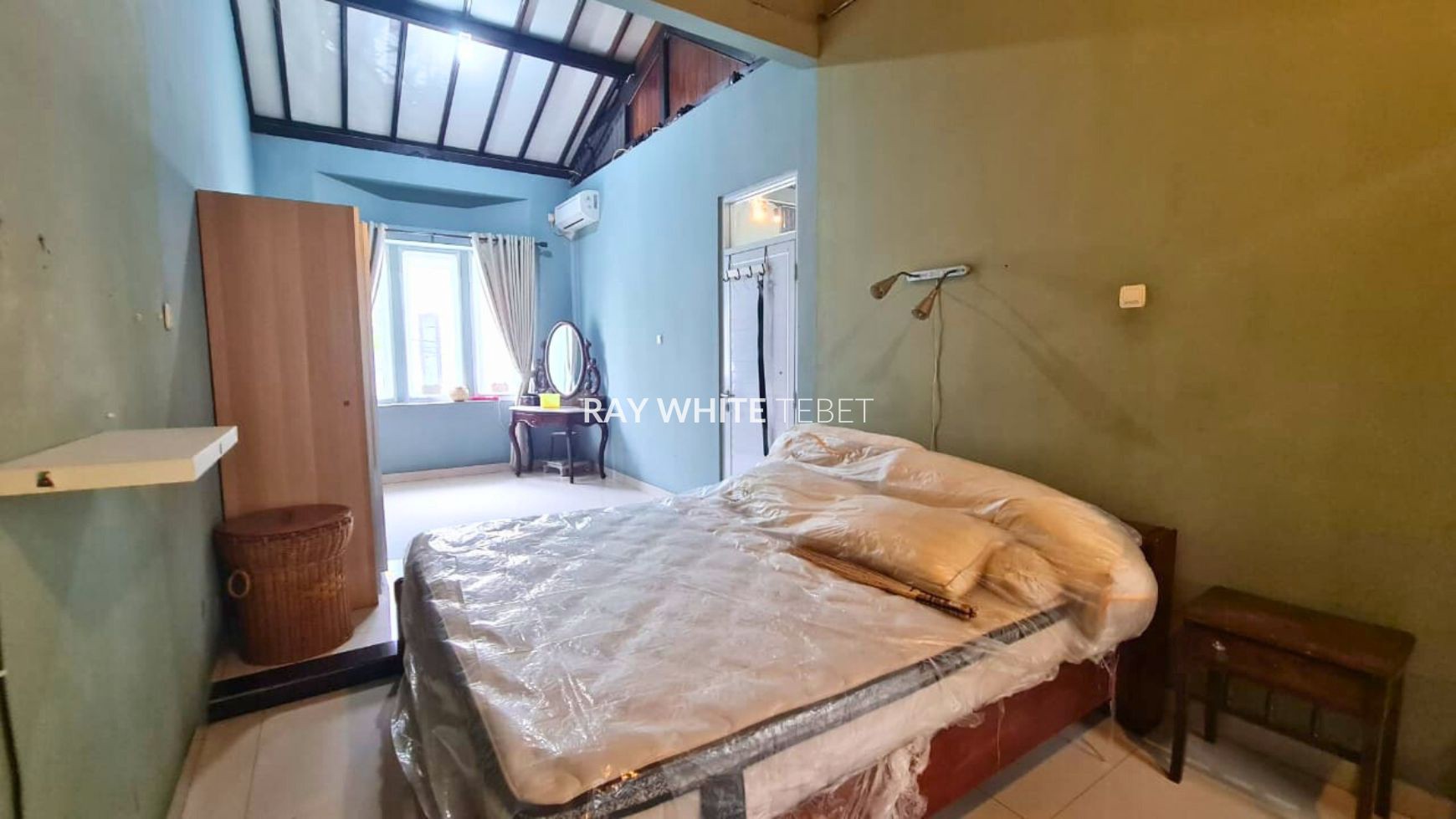 Rumah 2 Lantai SHM Siap Huni di Tebet, Jakarta Selatan