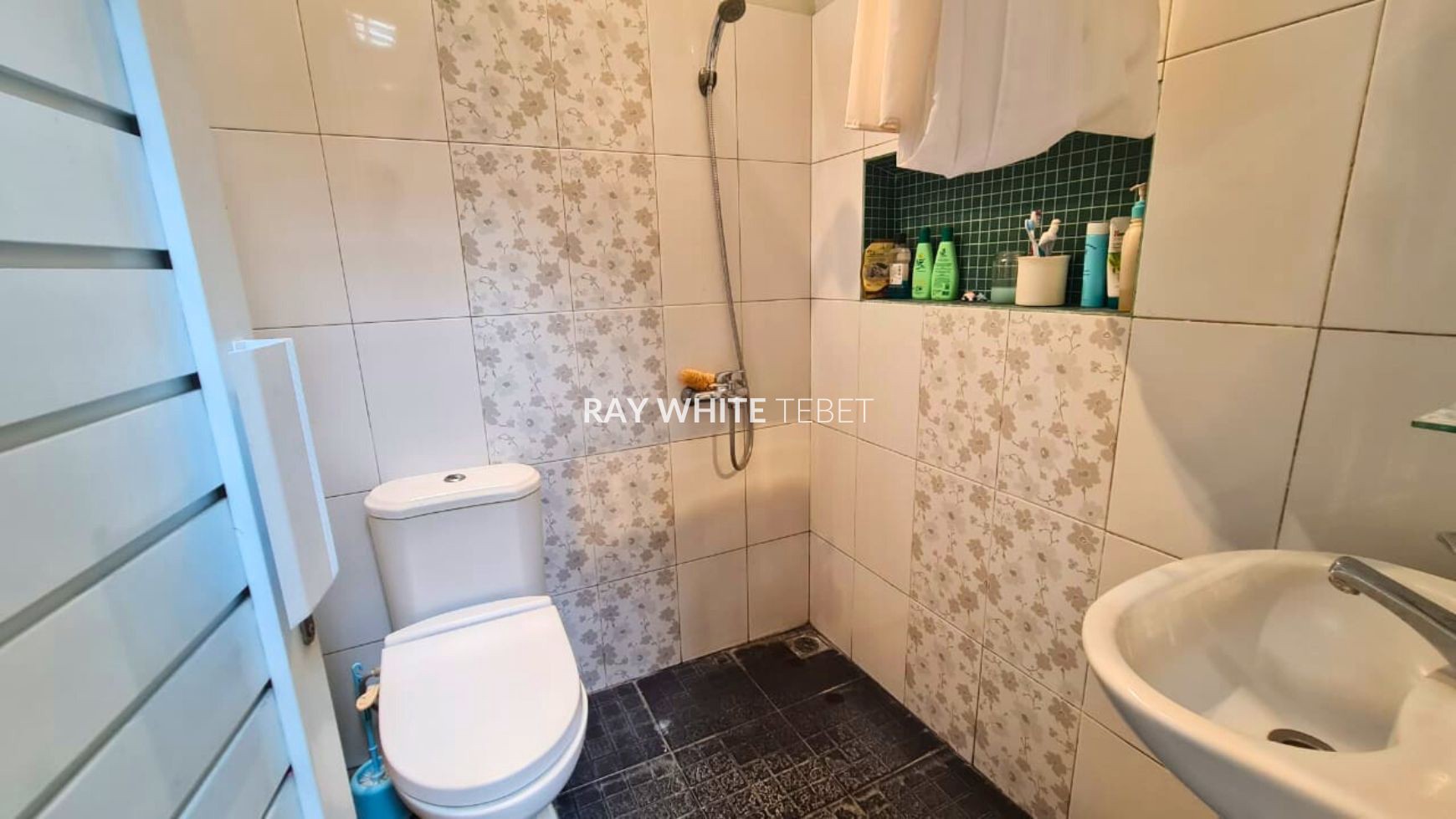 Rumah 2 Lantai SHM Siap Huni di Tebet, Jakarta Selatan
