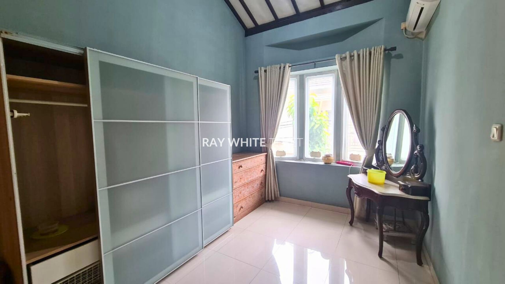Rumah 2 Lantai SHM Siap Huni di Tebet, Jakarta Selatan