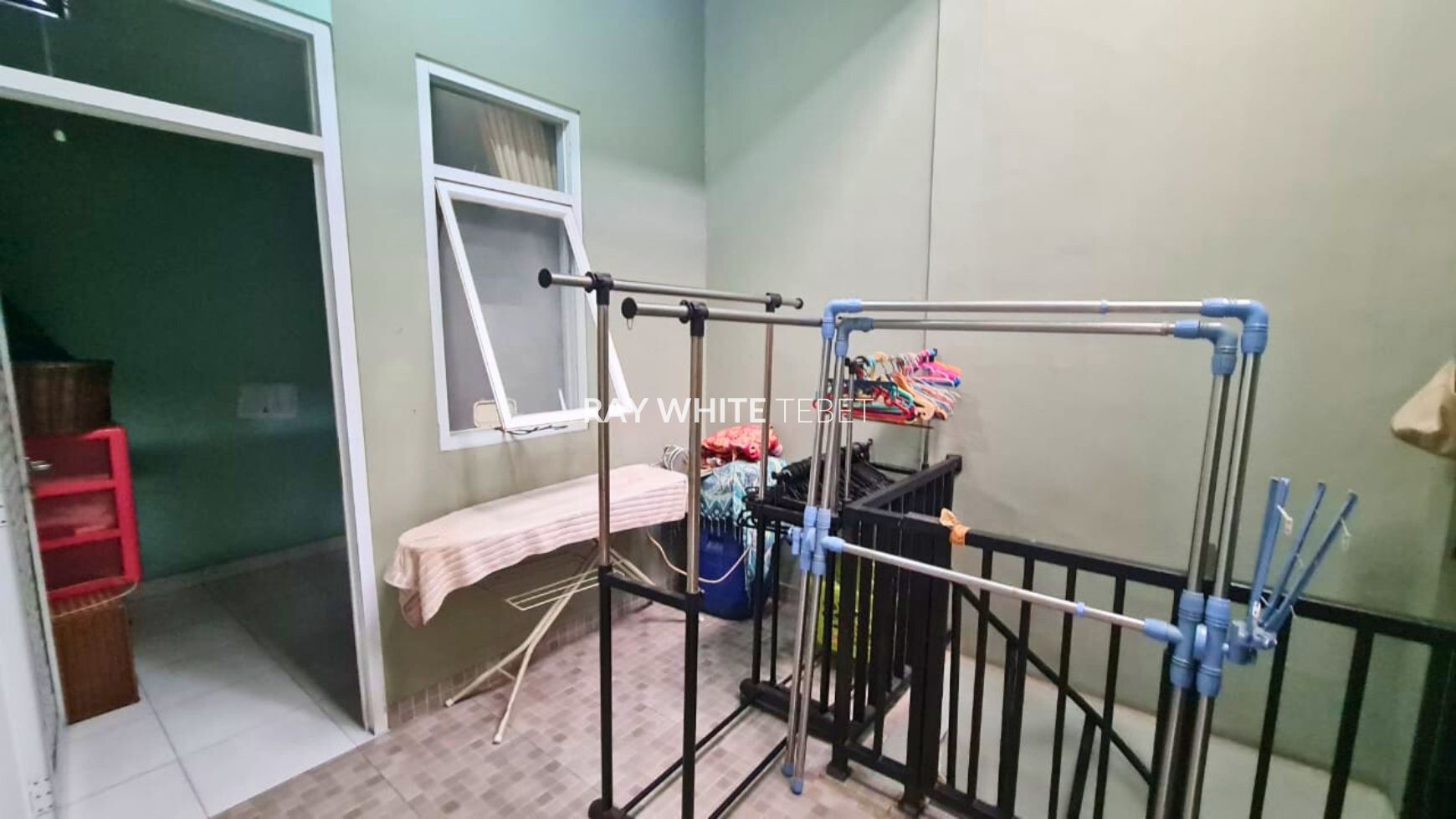 Rumah 2 Lantai SHM Siap Huni di Tebet, Jakarta Selatan
