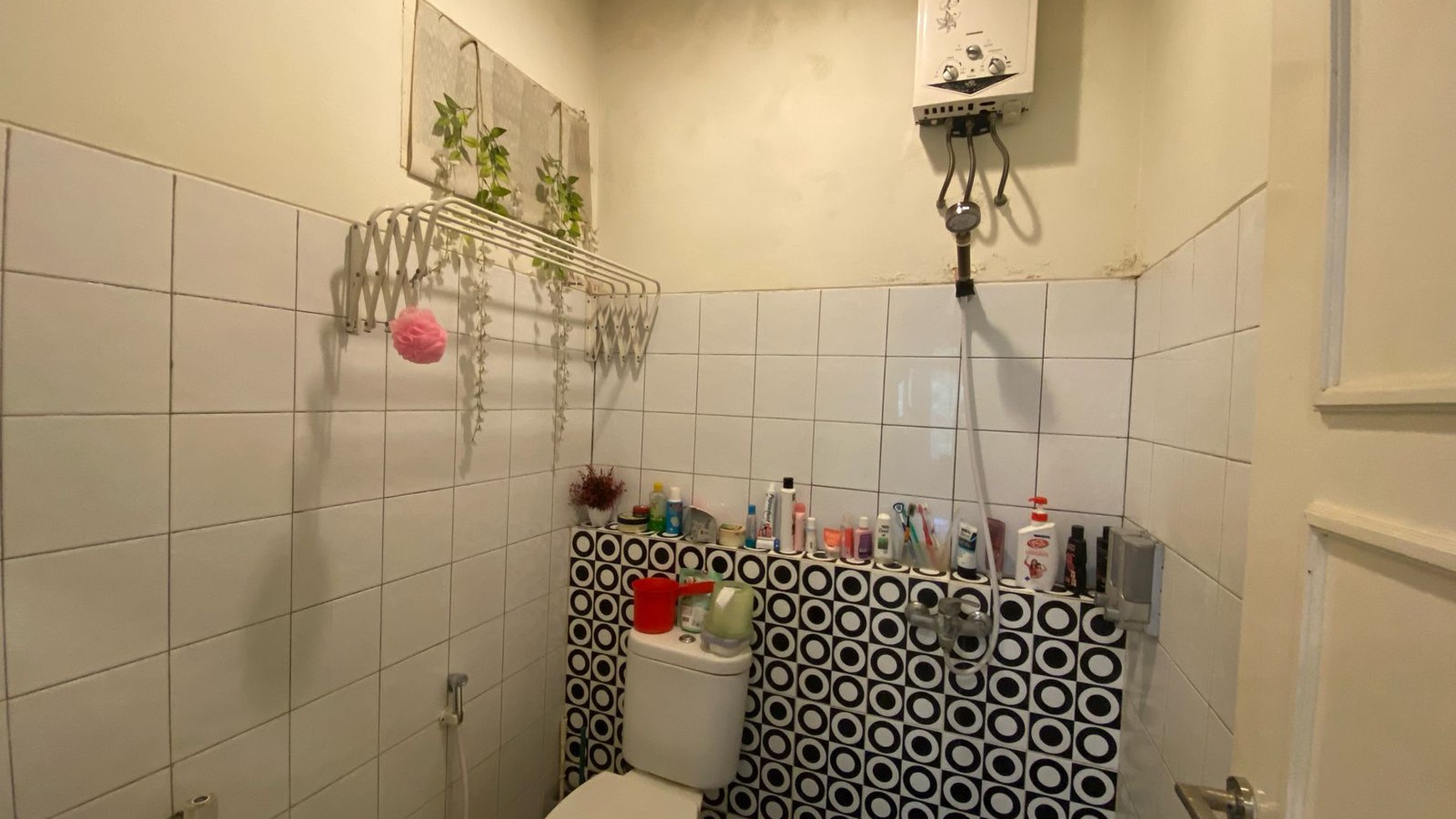 RUMAH ASRI POSISI HOEK DI BUKIT GOLF CIBUBUR