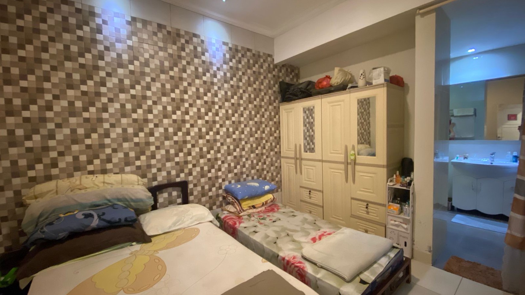 RUMAH ASRI POSISI HOEK DI BUKIT GOLF CIBUBUR