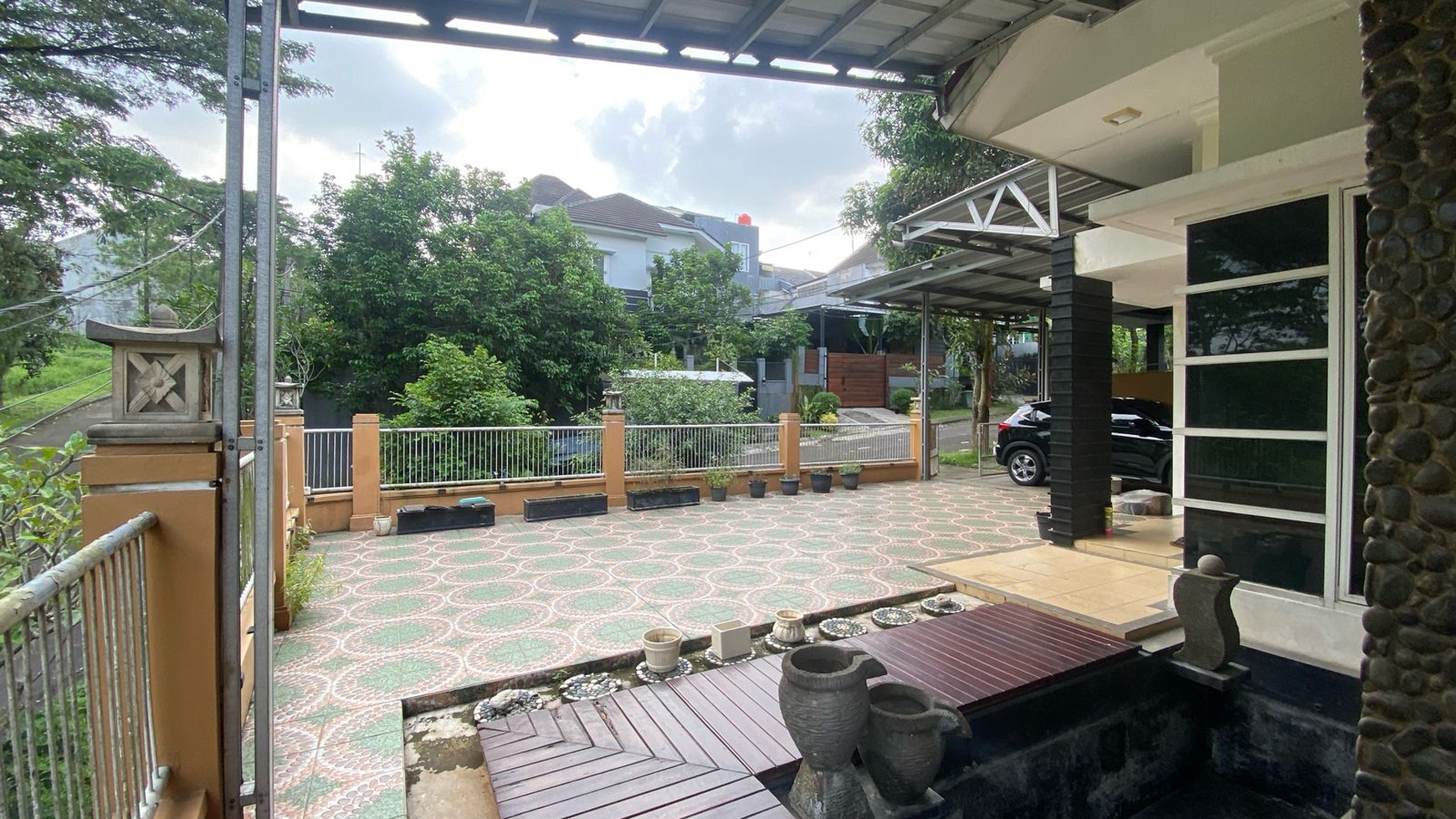 RUMAH ASRI POSISI HOEK DI BUKIT GOLF CIBUBUR