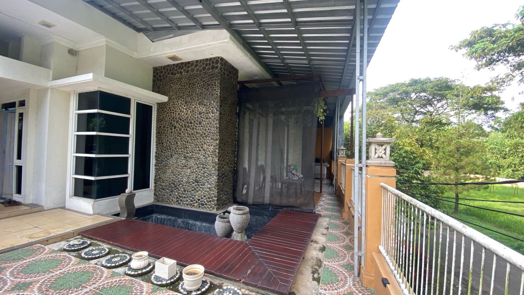 RUMAH ASRI POSISI HOEK DI BUKIT GOLF CIBUBUR
