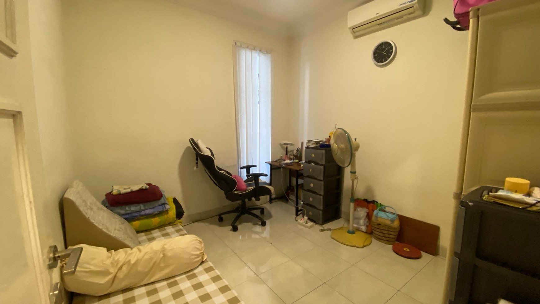 RUMAH ASRI POSISI HOEK DI BUKIT GOLF CIBUBUR