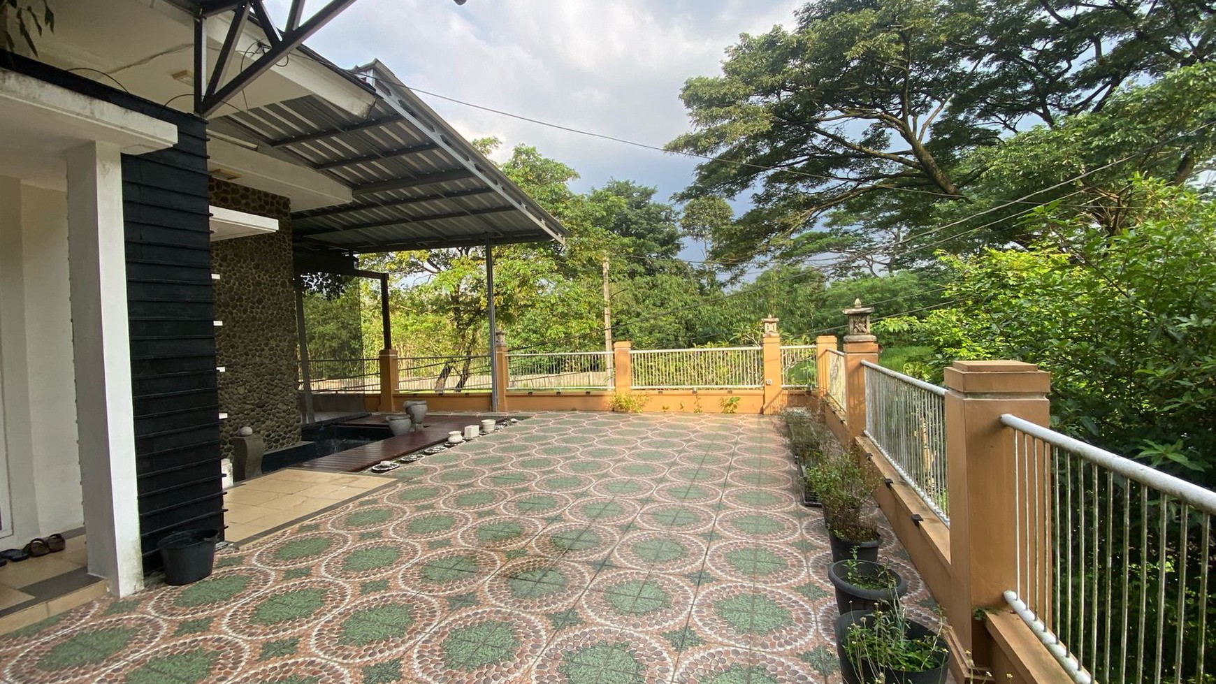 RUMAH ASRI POSISI HOEK DI BUKIT GOLF CIBUBUR