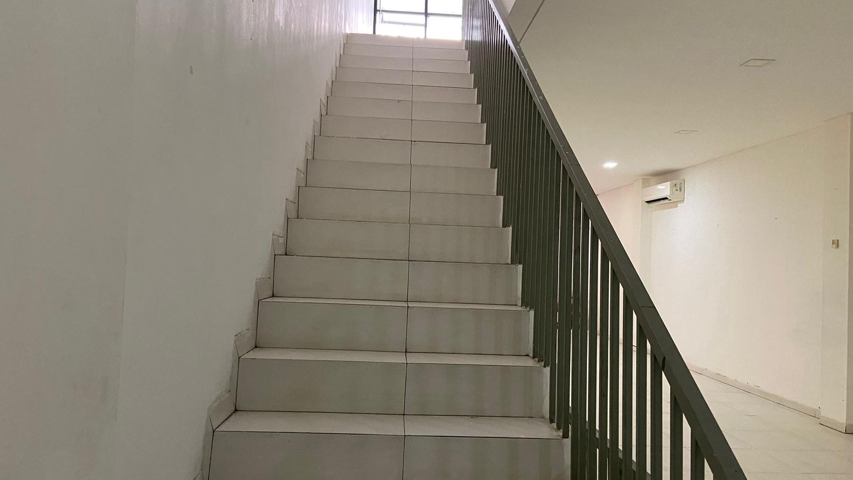 Ruko 3 Lantai Siap Pakai di Cinere Lokasi Strategis Dekat RS & Mall
