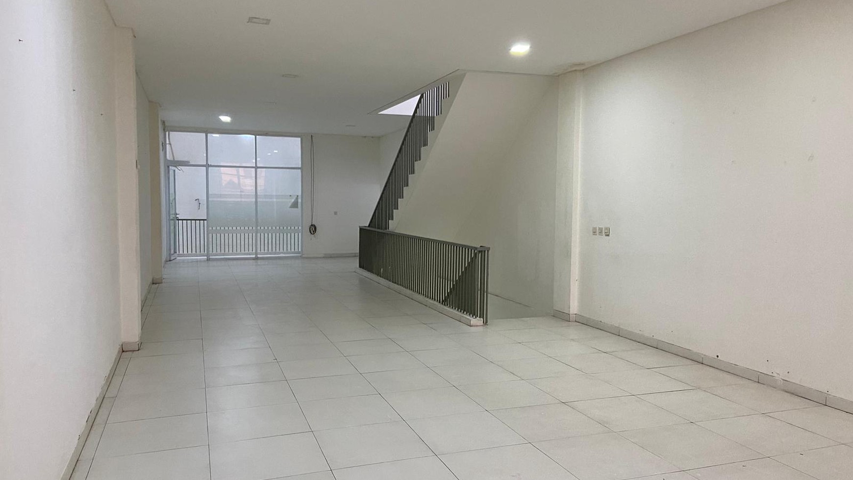 Ruko 3 Lantai Siap Pakai di Cinere Lokasi Strategis Dekat RS & Mall